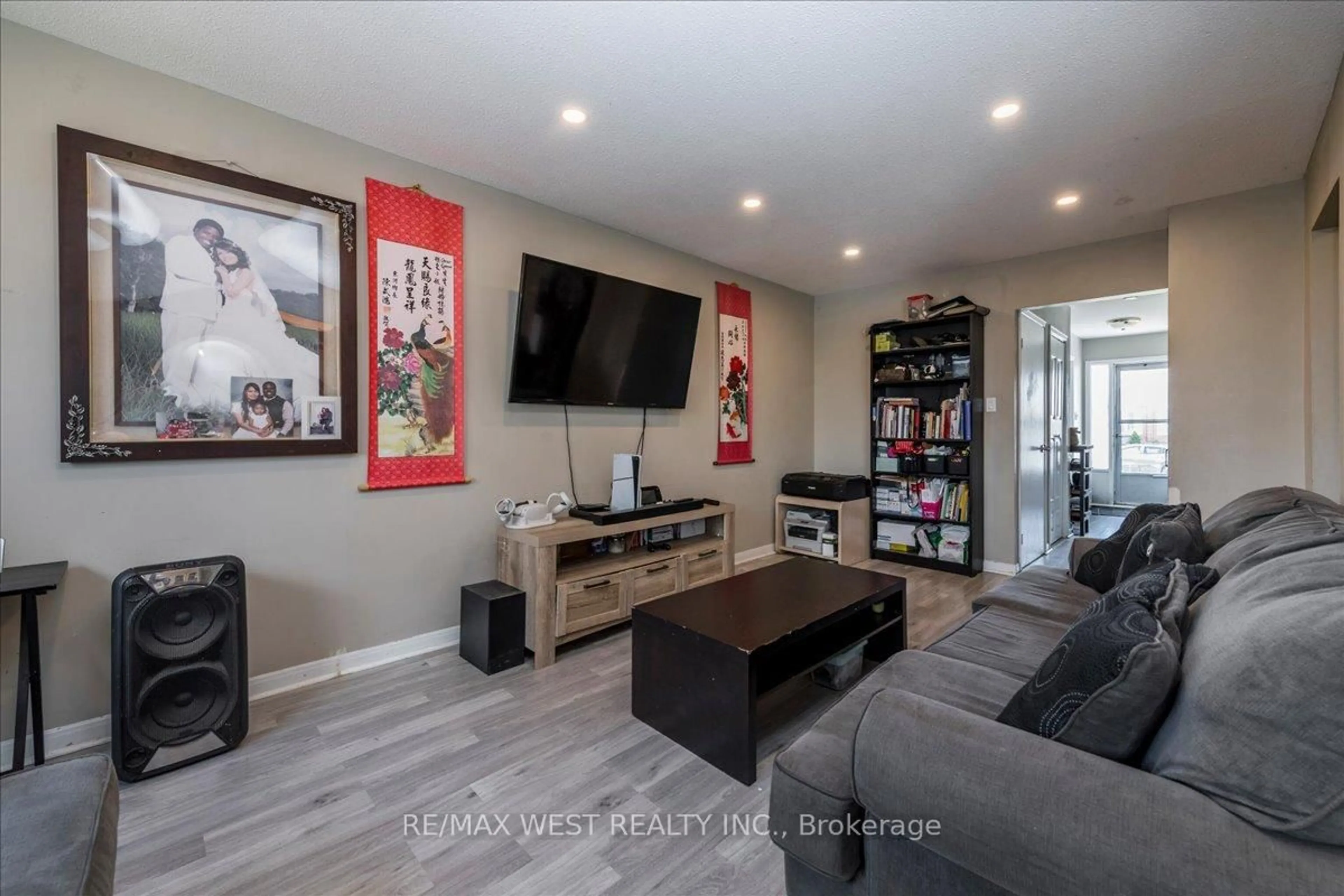 Home theater for 68 Chaucer Cres, Barrie Ontario L4N 4T7