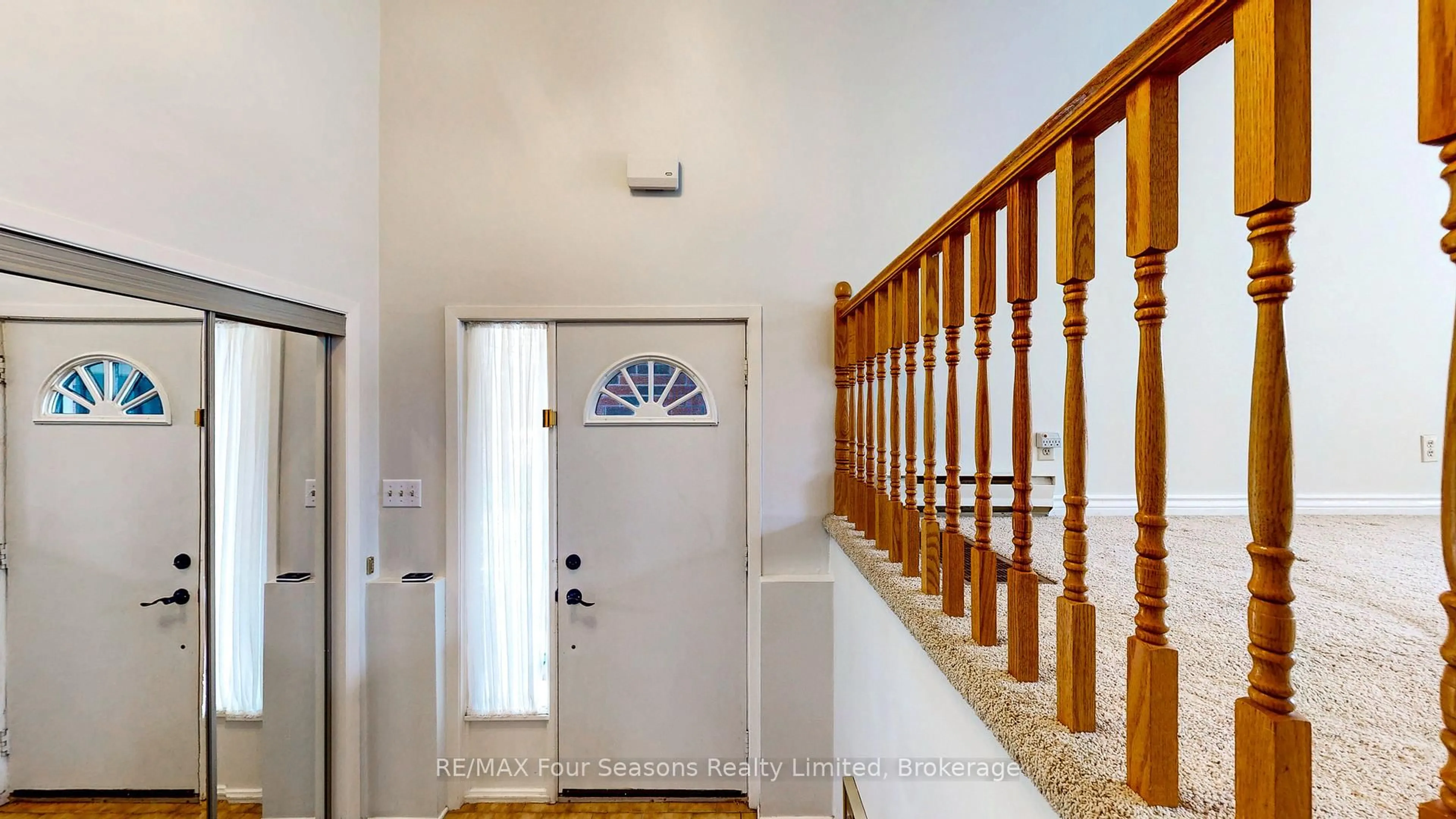 Unknown for 323 Hickory St, Collingwood Ontario L9Y 3G4