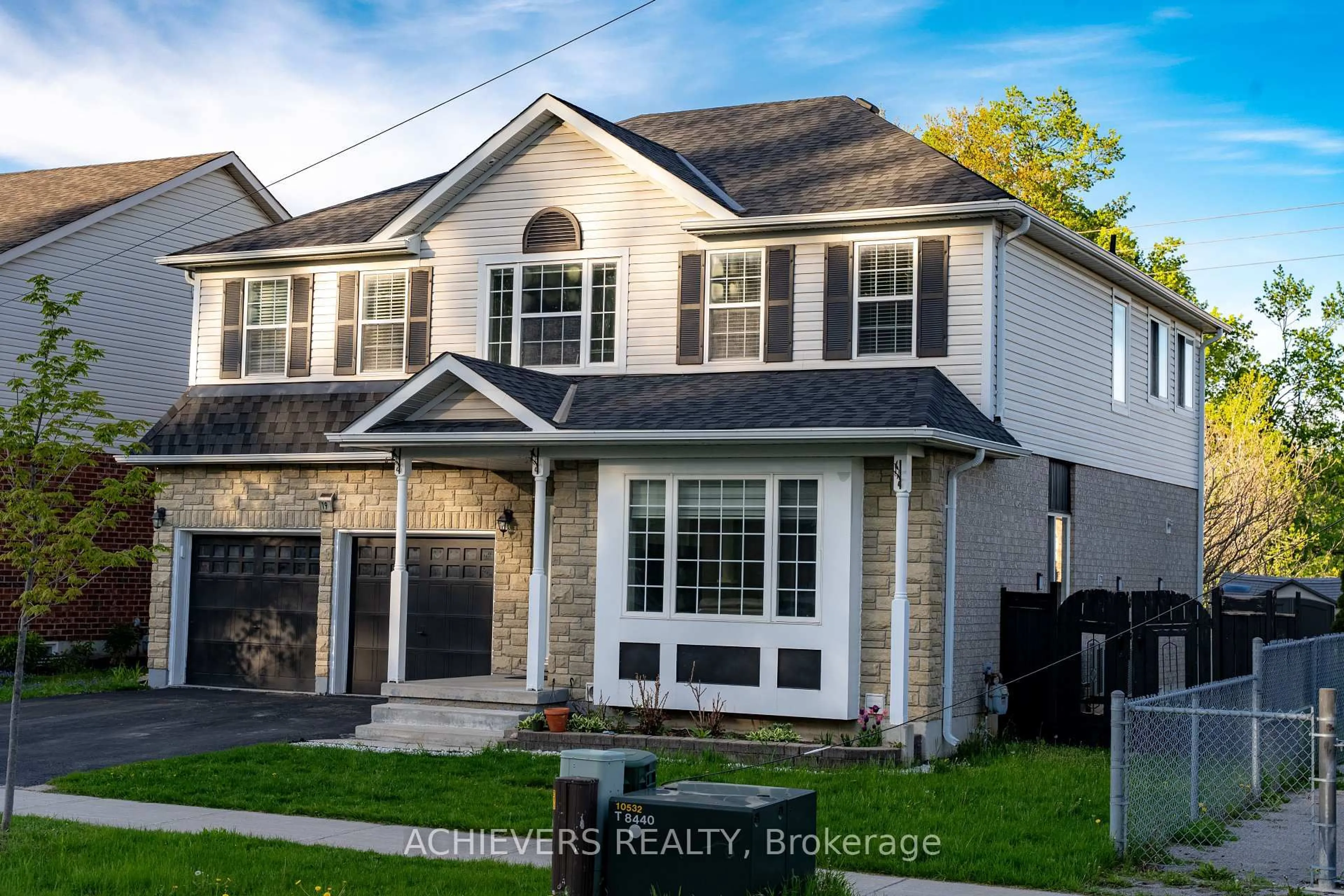 Home with brick exterior material, street for 19 Thrushwood Dr, Barrie Ontario L4N 0Z1