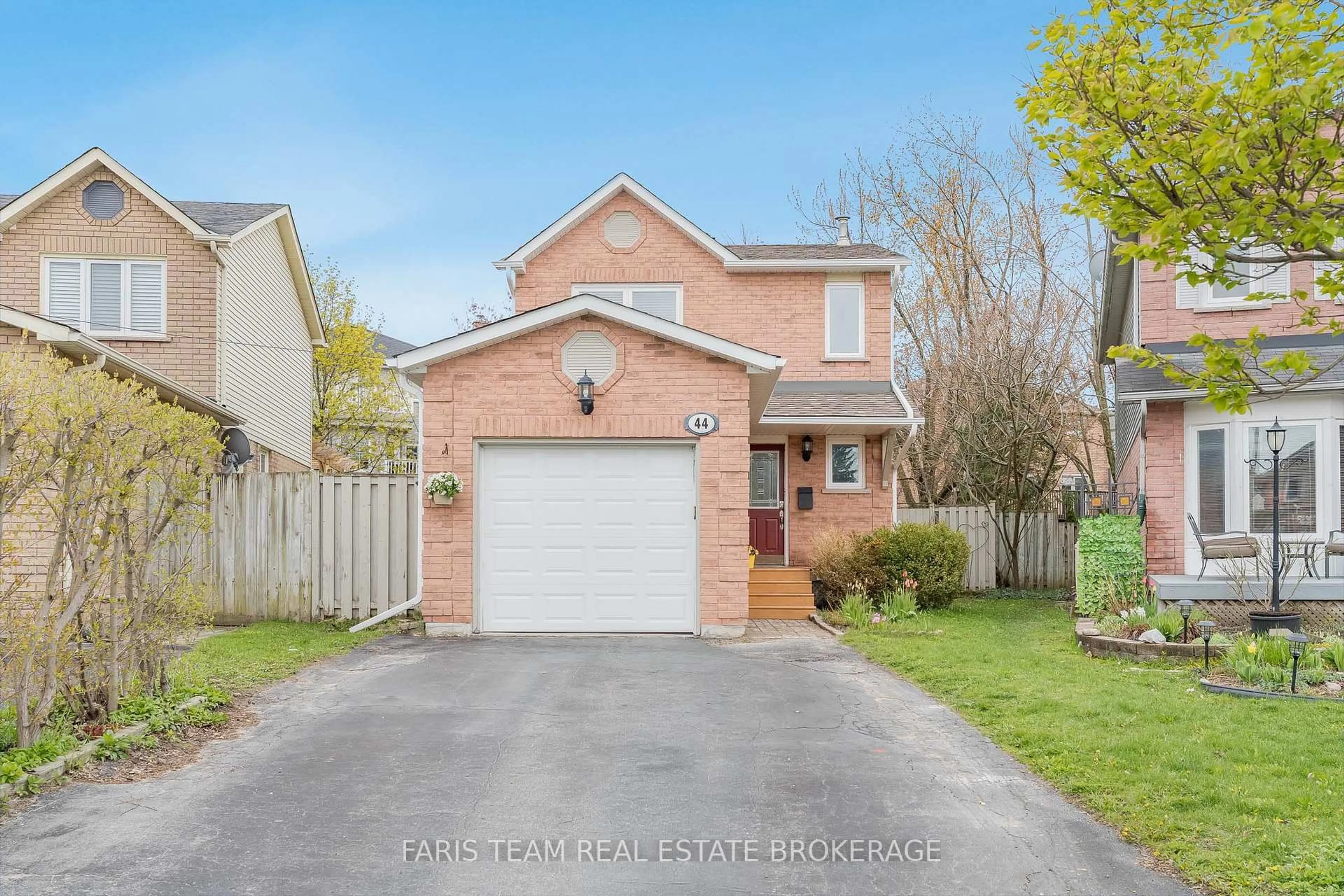 Home with brick exterior material, street for 44 Hadden Cres, Barrie Ontario L4M 6G6