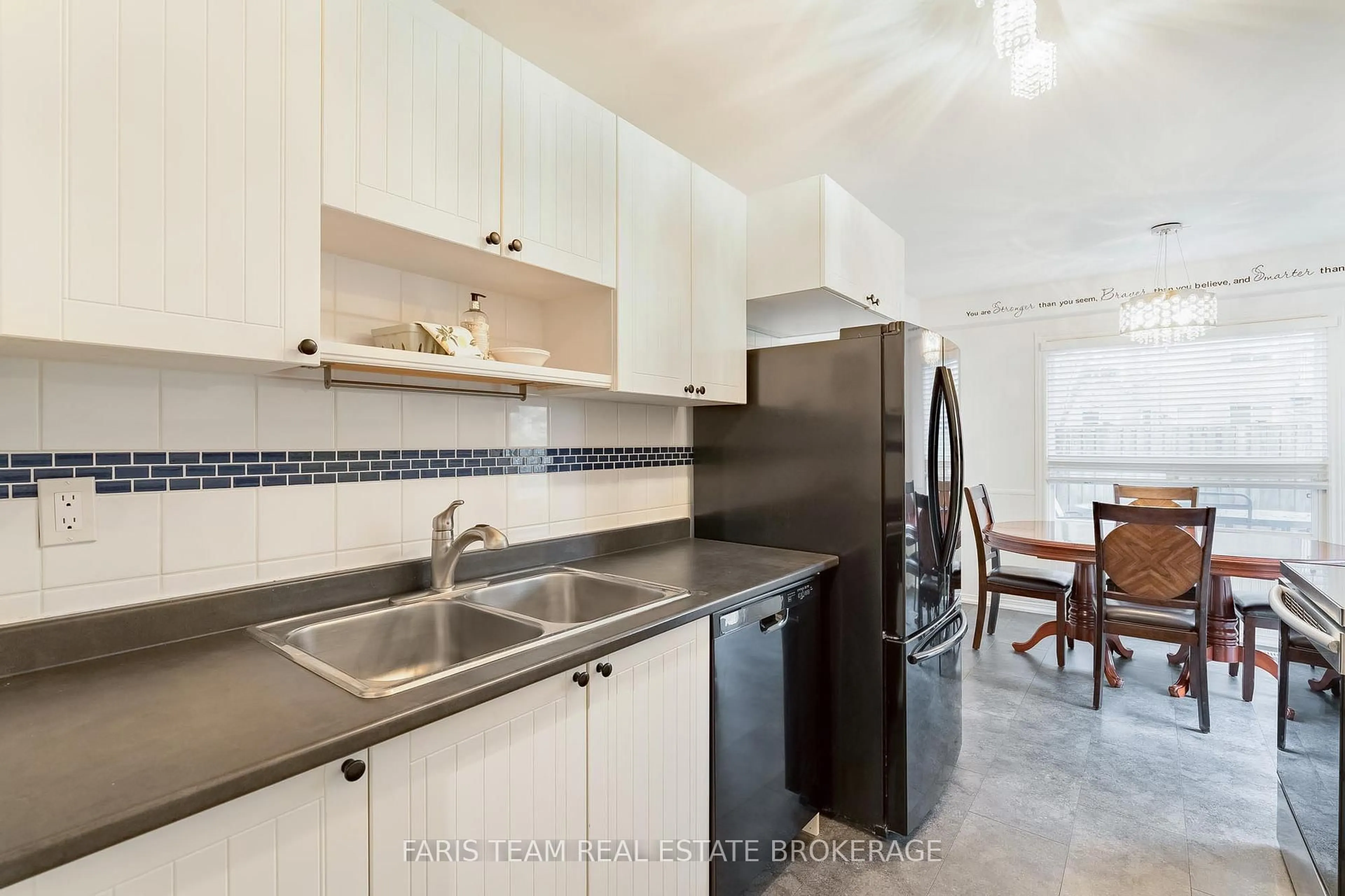 Standard kitchen, ceramic/tile floor for 44 Hadden Cres, Barrie Ontario L4M 6G6
