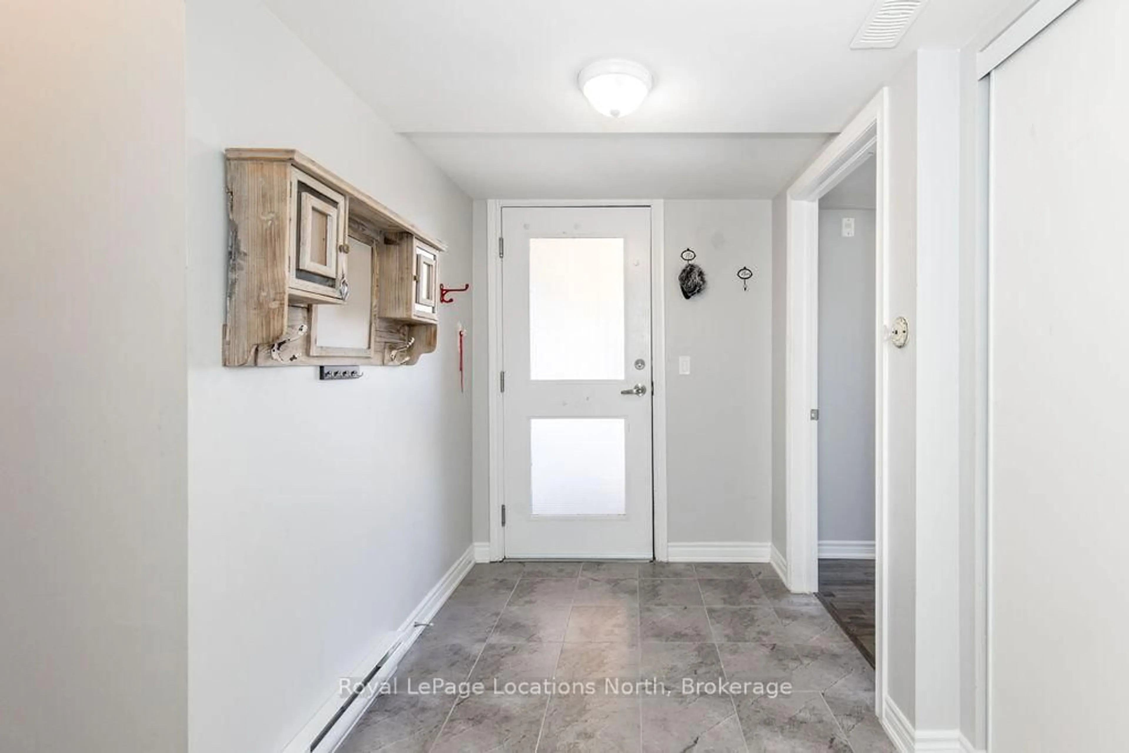 Indoor entryway for 5 Anchorage Cres #201, Collingwood Ontario L9Y 0Y6