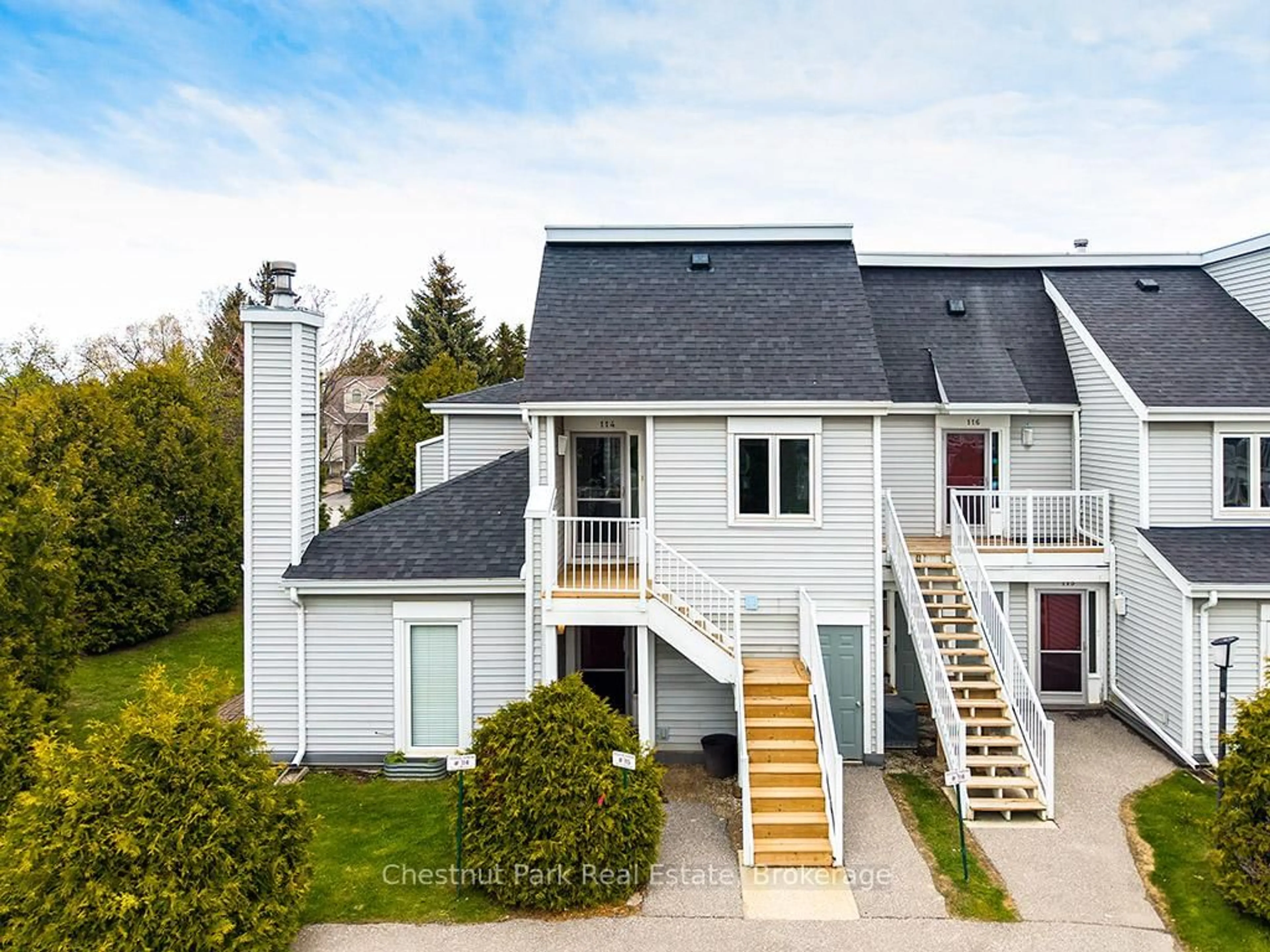 A pic from outside/outdoor area/front of a property/back of a property/a pic from drone, unknown for 55 Trott Blvd #114, Collingwood Ontario L9Y 5B8