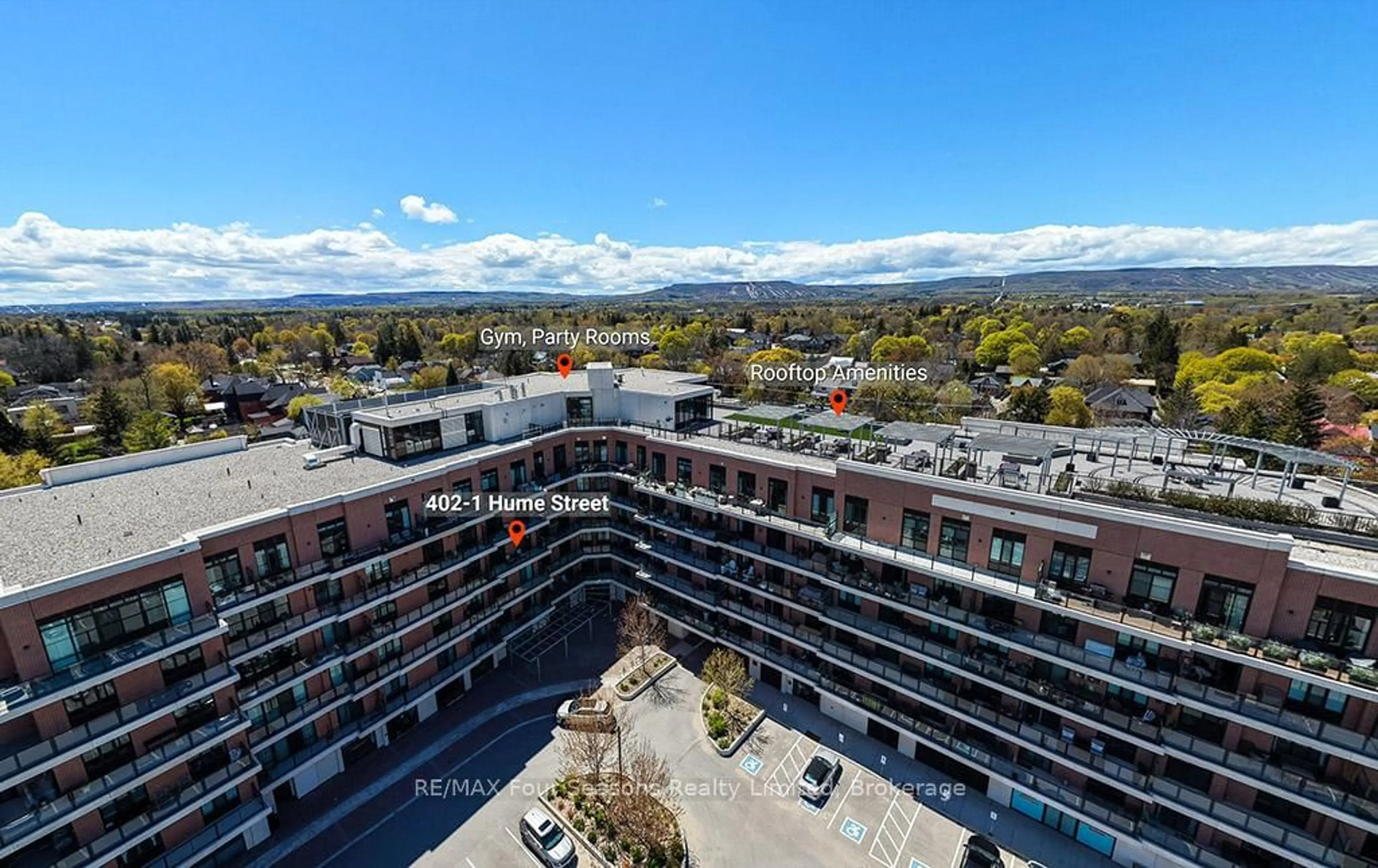 A pic from outside/outdoor area/front of a property/back of a property/a pic from drone, city buildings view from balcony for 1 Hume St #402, Collingwood Ontario L9Y 0X3