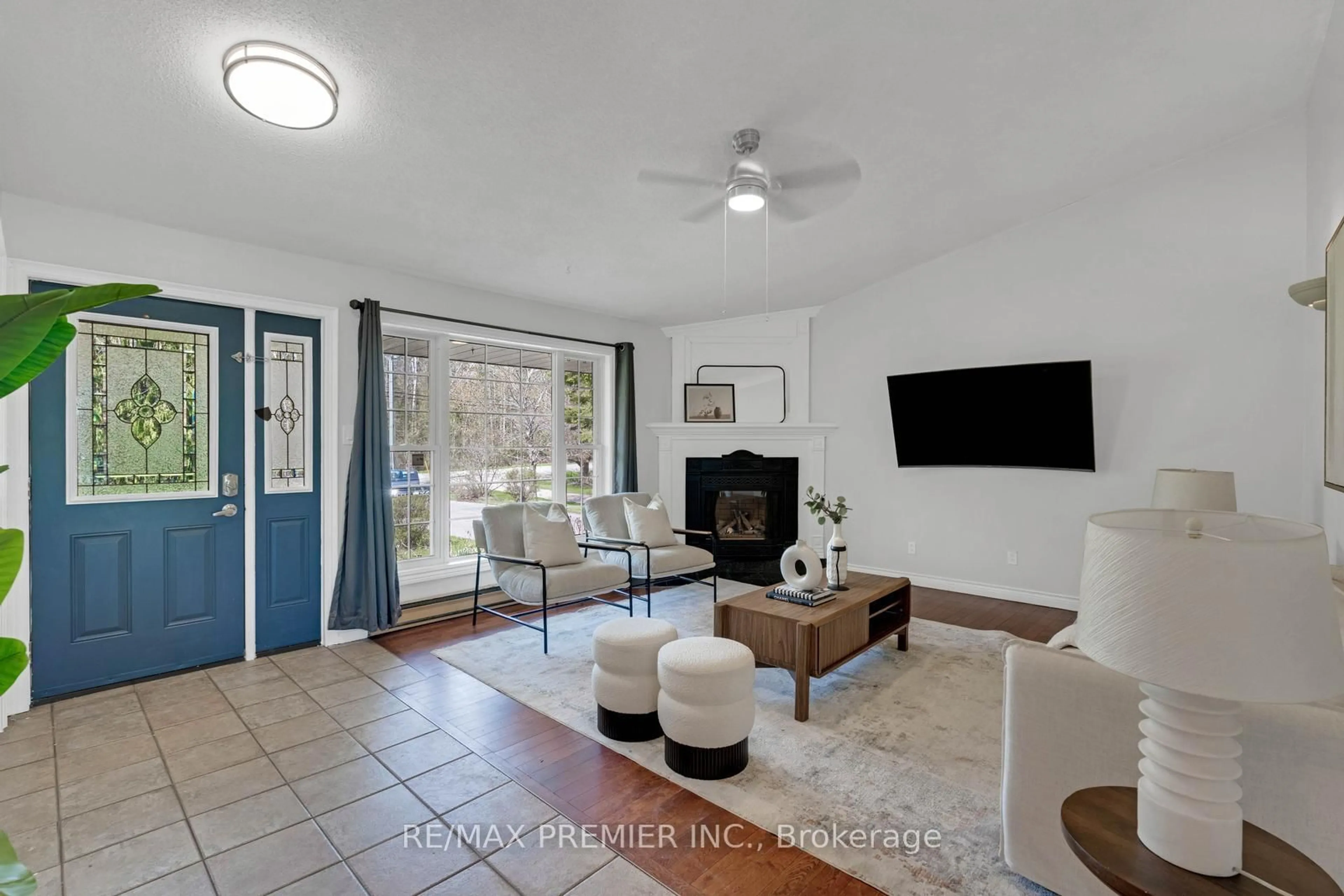 Living room with furniture, ceramic/tile floor for 771 Line 7, Oro-Medonte Ontario L0L 2E0