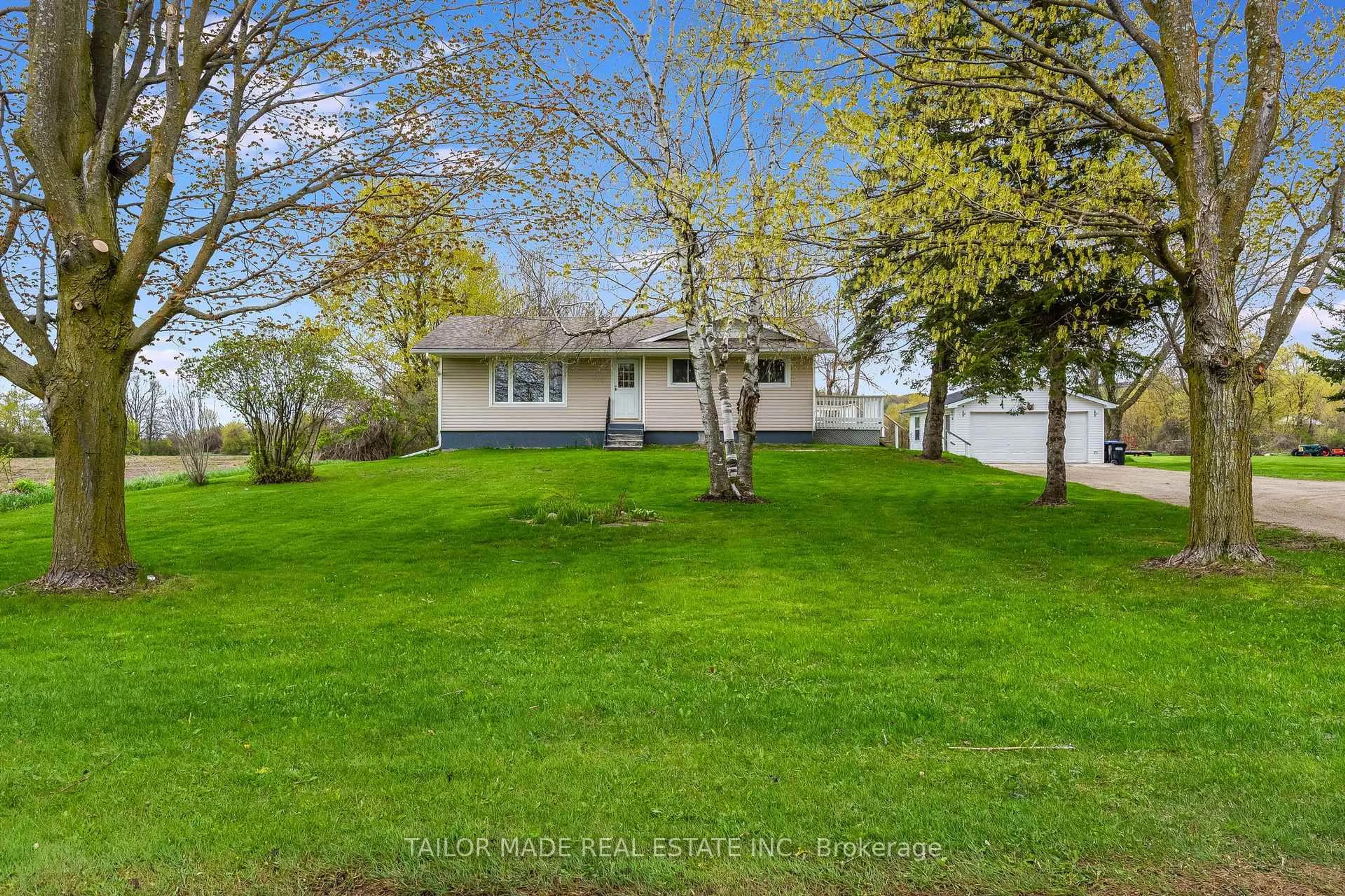 A pic from outside/outdoor area/front of a property/back of a property/a pic from drone, water/lake/river/ocean view for 61 George St, Clearview Ontario L0M 1G0