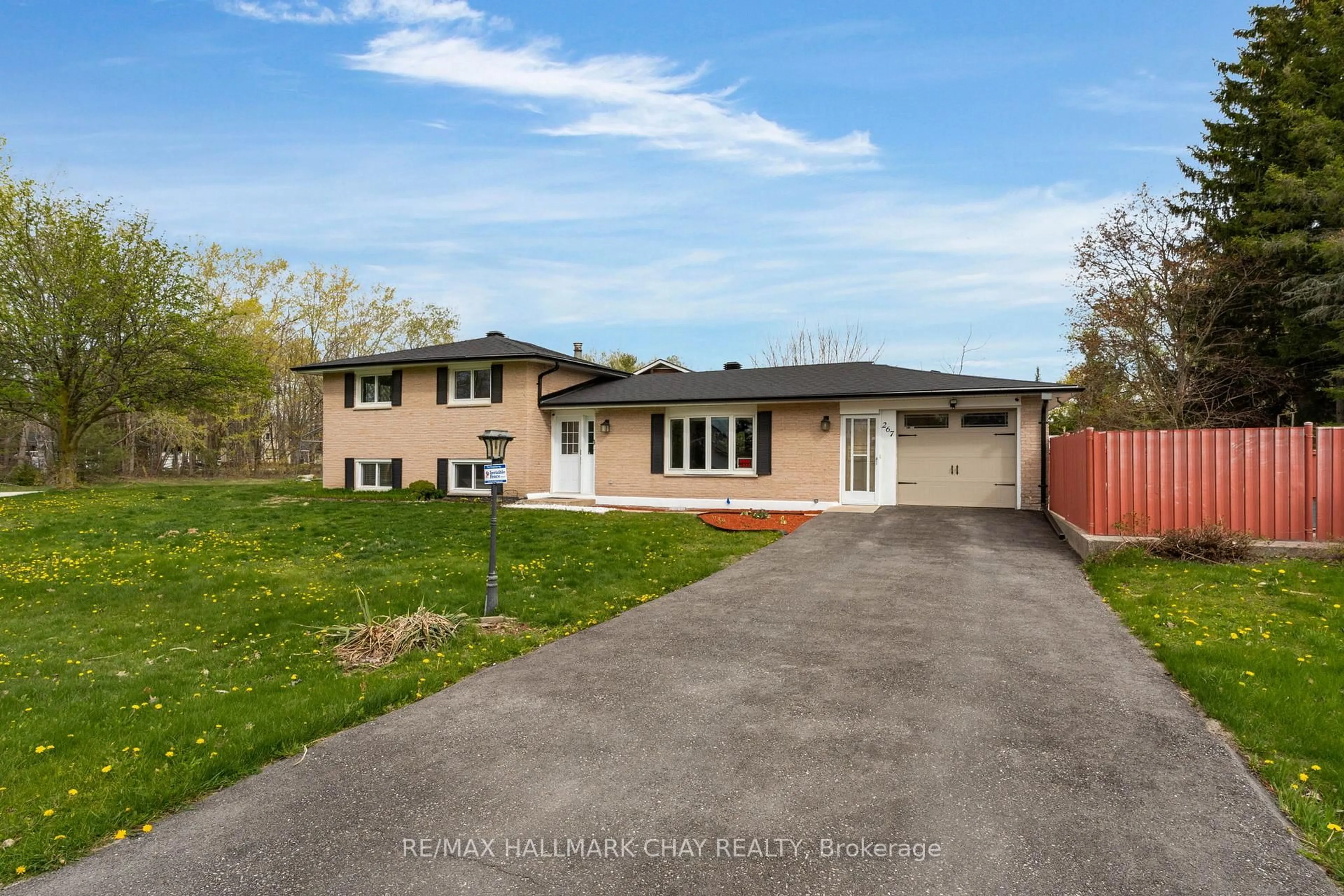 A pic from outside/outdoor area/front of a property/back of a property/a pic from drone, street for 267 Eliza St, Clearview Ontario L0M 1S0