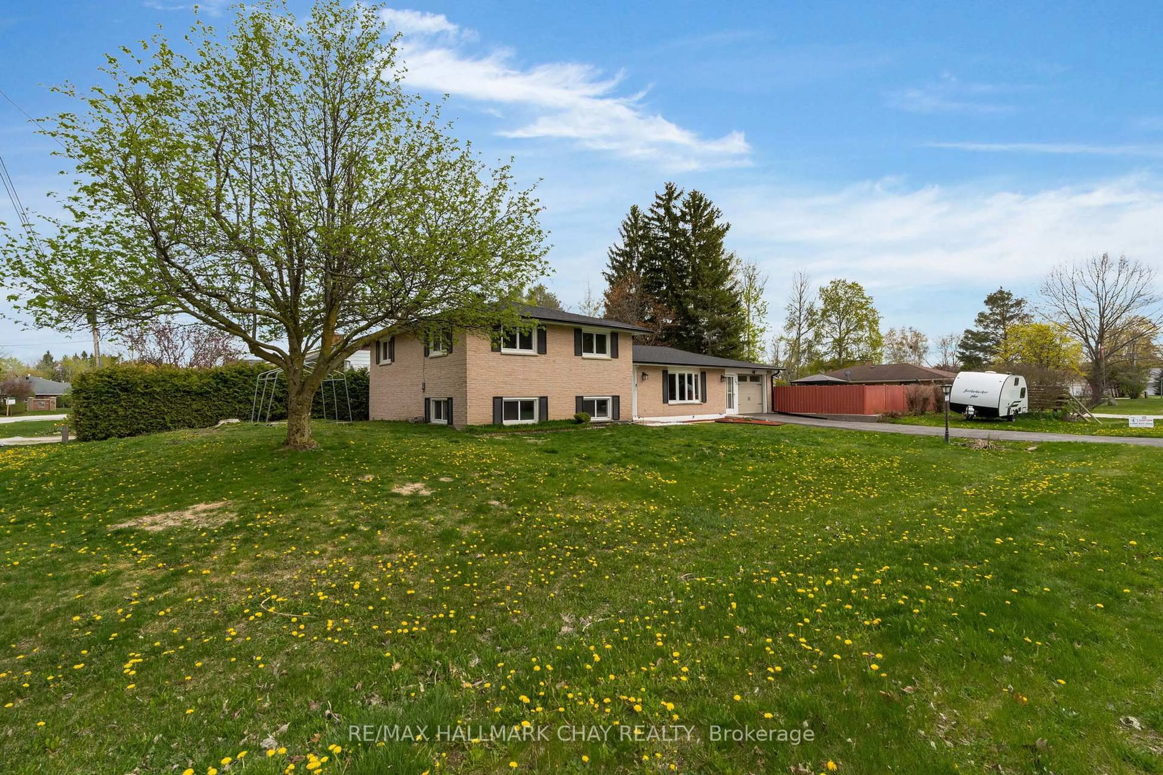 A pic from outside/outdoor area/front of a property/back of a property/a pic from drone, unknown for 267 Eliza St, Clearview Ontario L0M 1S0