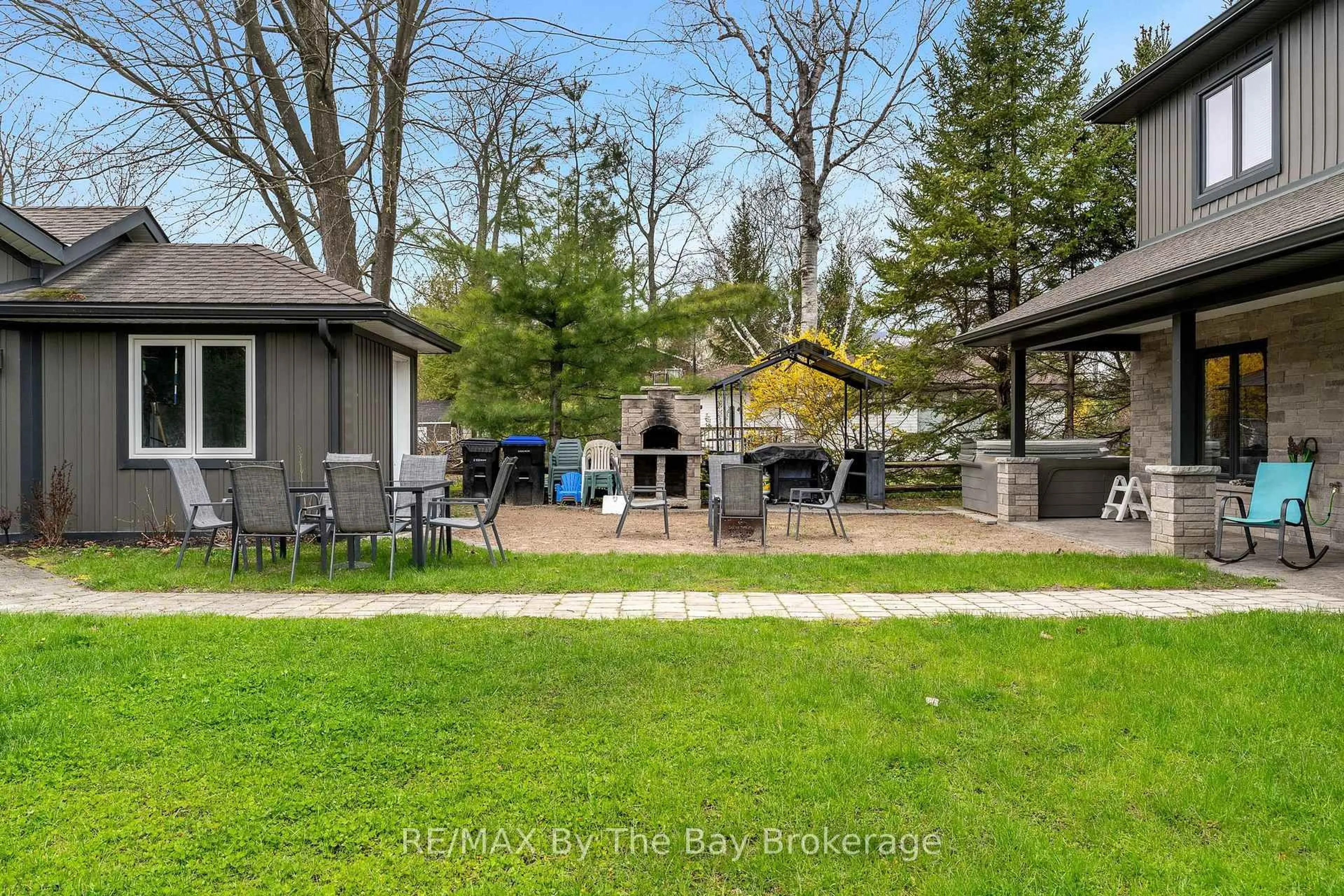 Patio, street for 961 Shore Lane, Wasaga Beach Ontario L9Z 2B8
