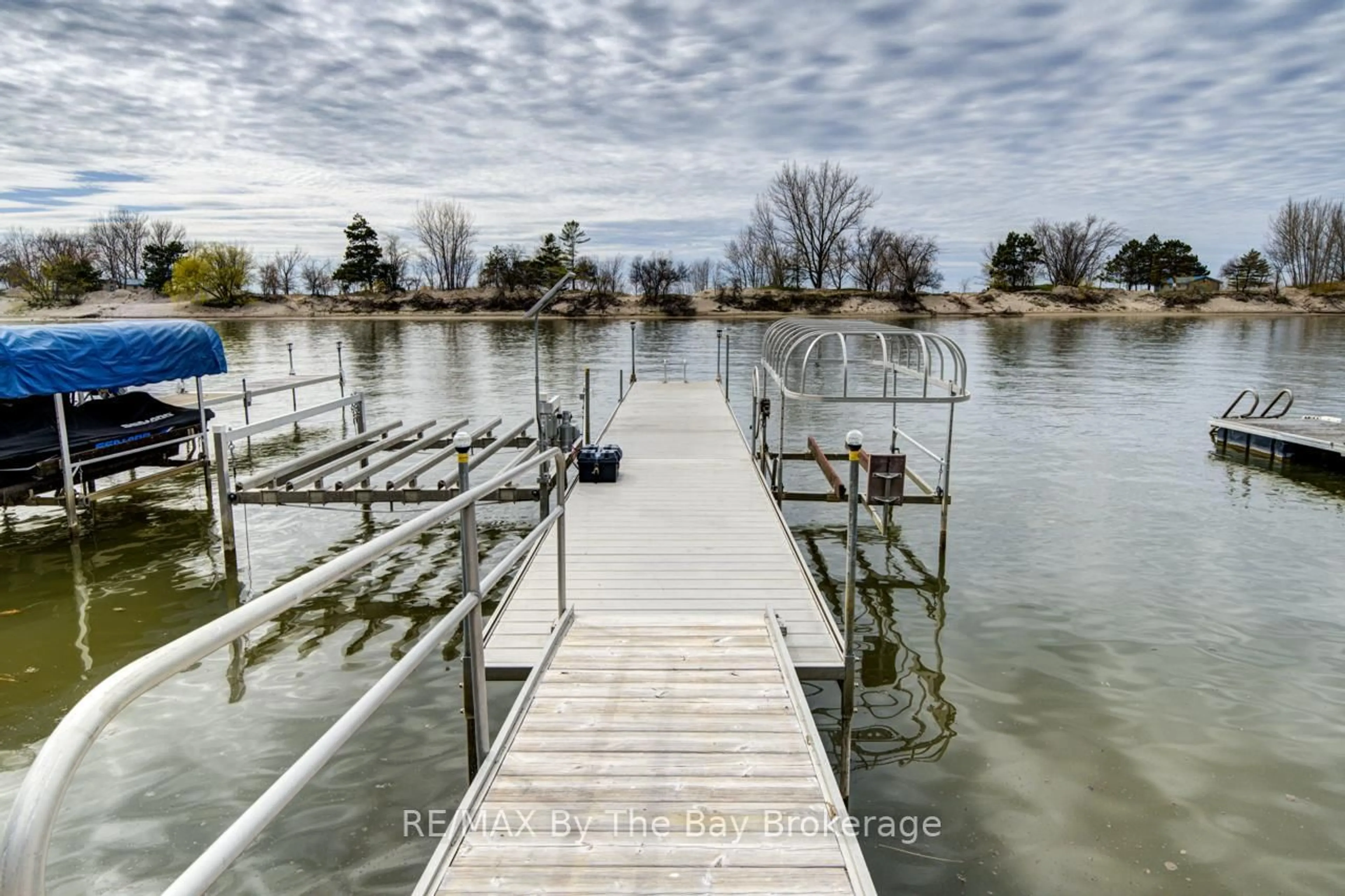 Blurry image for 216 River Rd #1, Wasaga Beach Ontario L9Z 2L6
