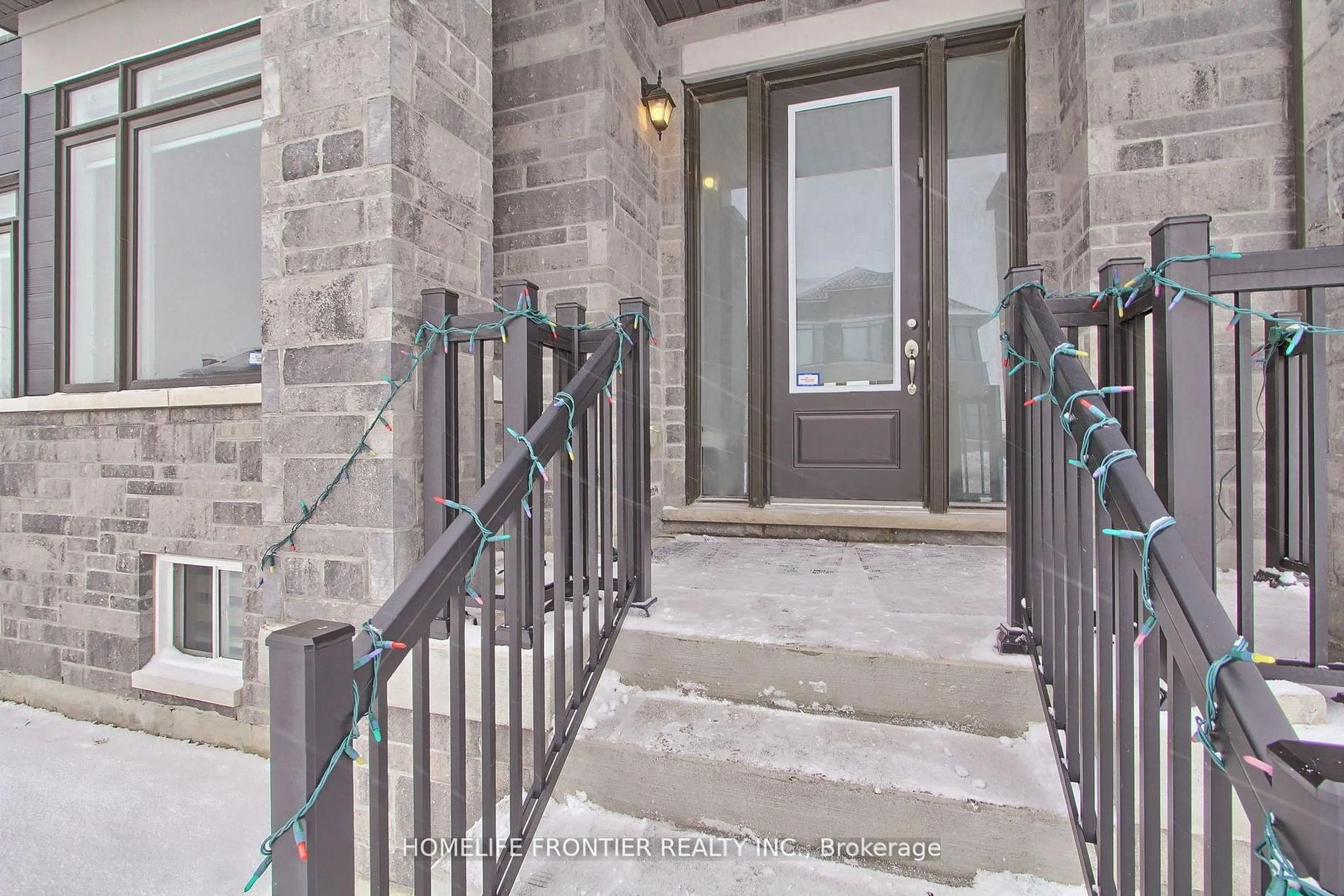 Indoor entryway for 145 Terry Fox Dr, Barrie Ontario L9J 0L9
