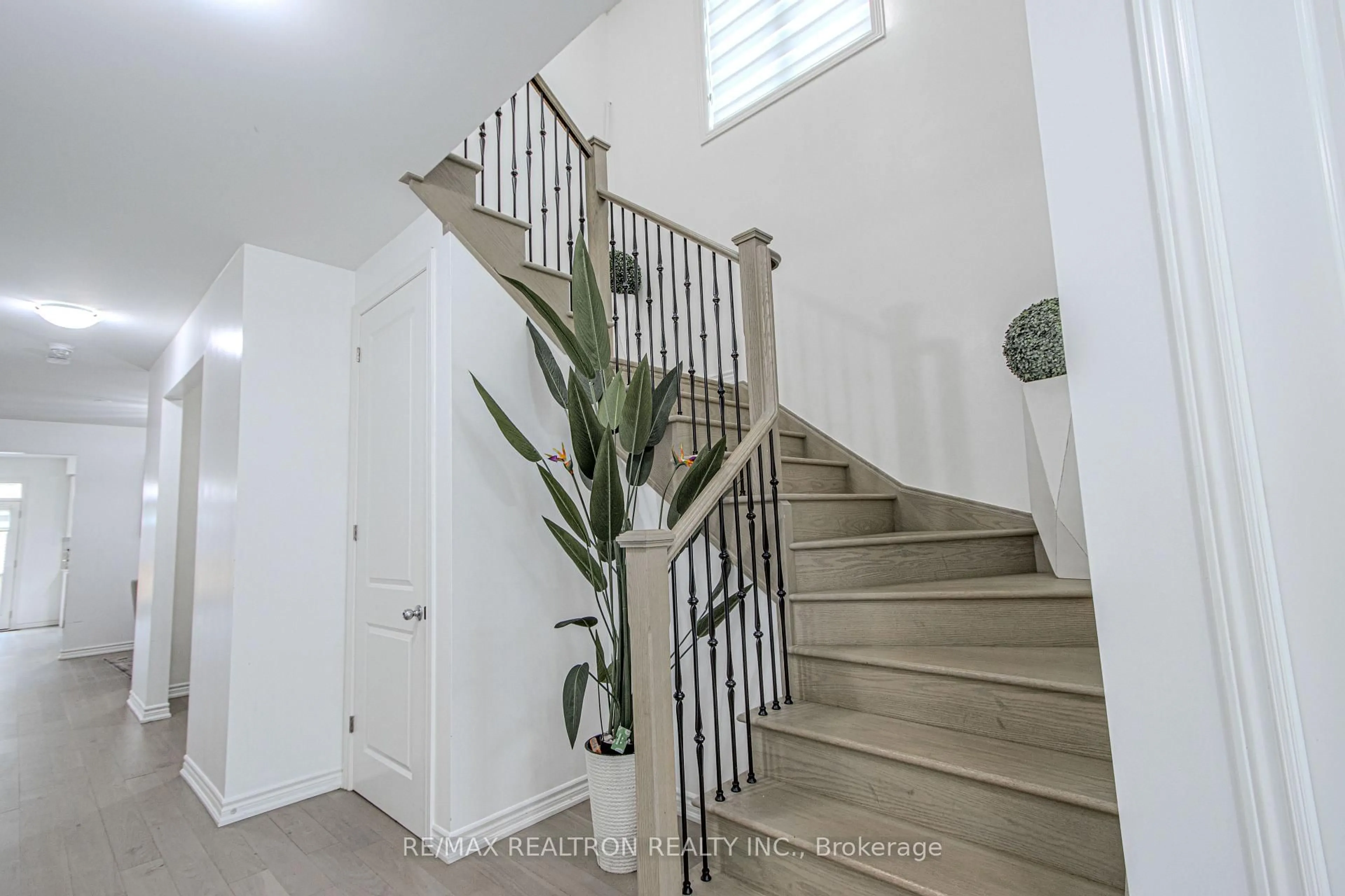 Stairs for 59 Gemini Dr, Barrie Ontario L9J 0K5