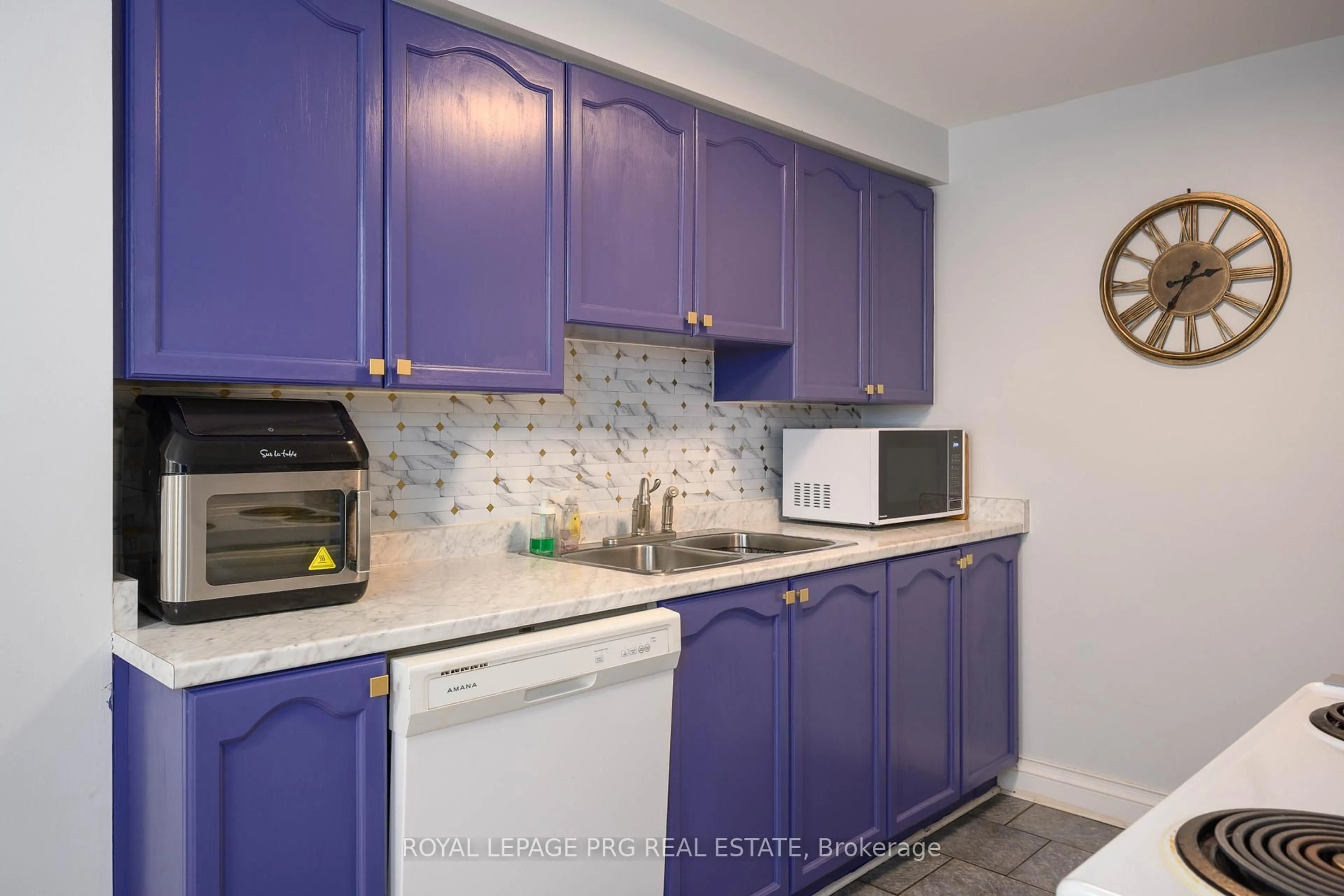 Standard kitchen, unknown for 97 NATHAN Cres, Barrie Ontario L4N 0S5