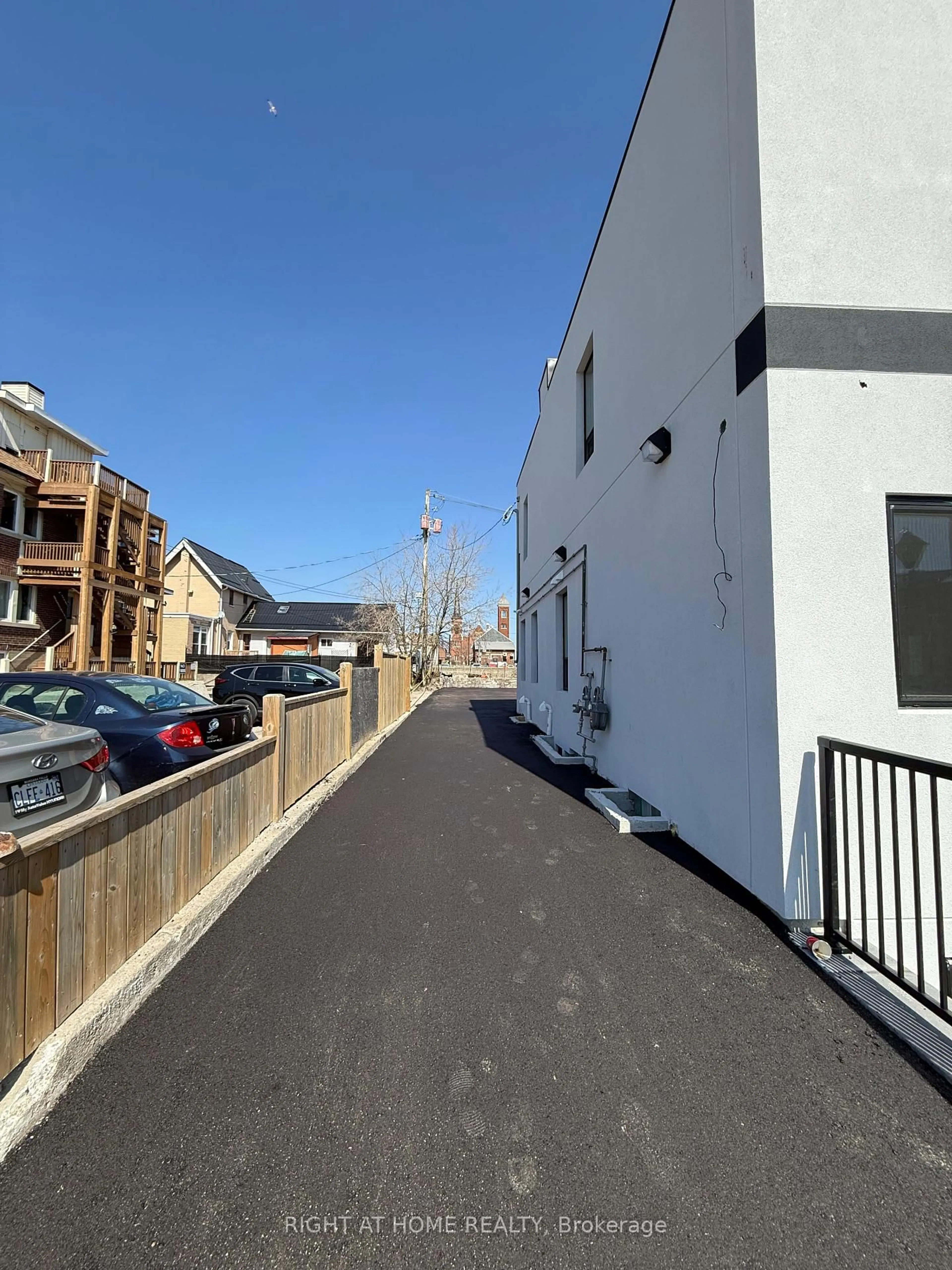 A pic from outside/outdoor area/front of a property/back of a property/a pic from drone, street for 28 West St, Orillia Ontario L3V 5B8