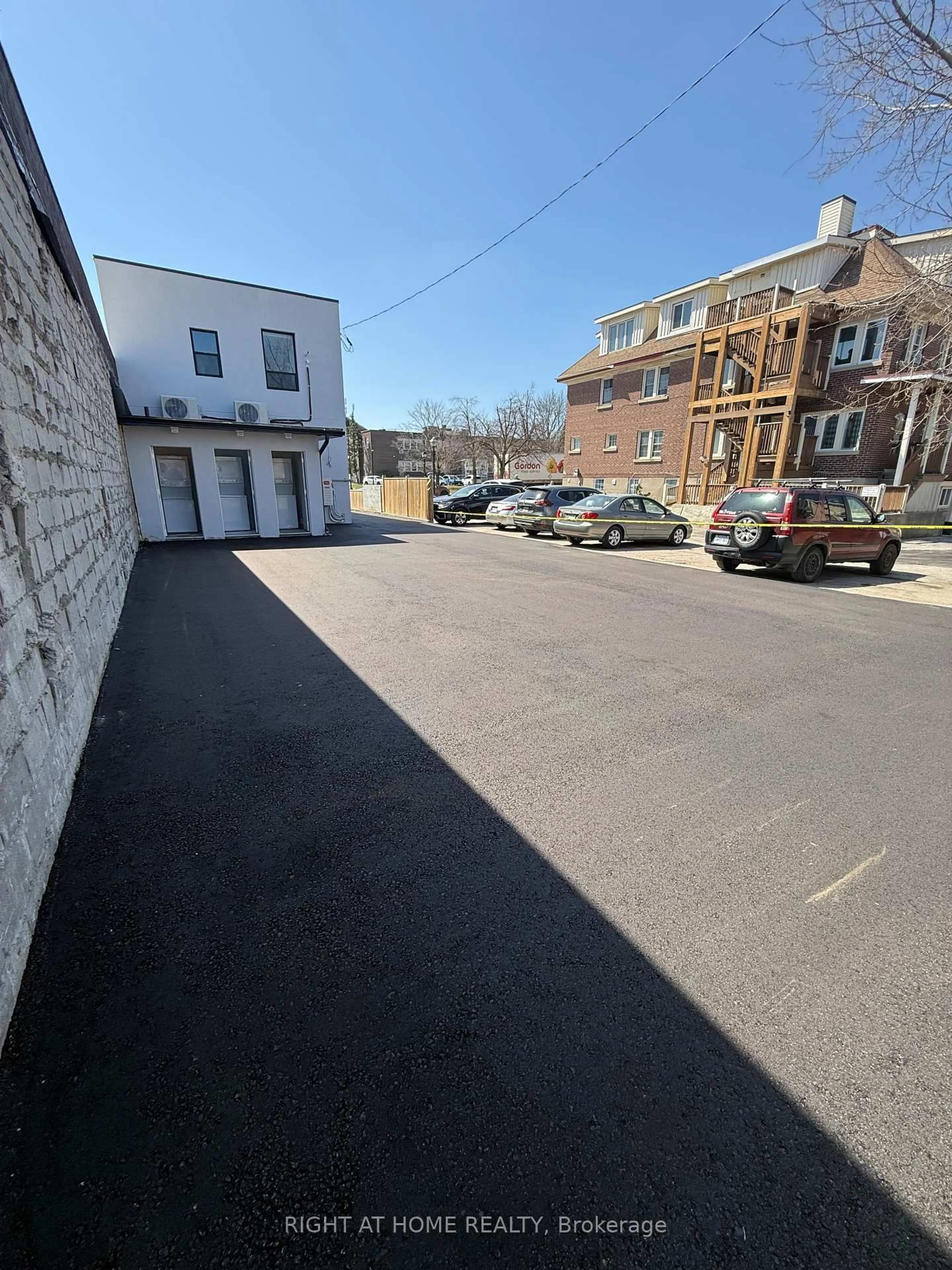 Unknown for 28 West St, Orillia Ontario L3V 5B8