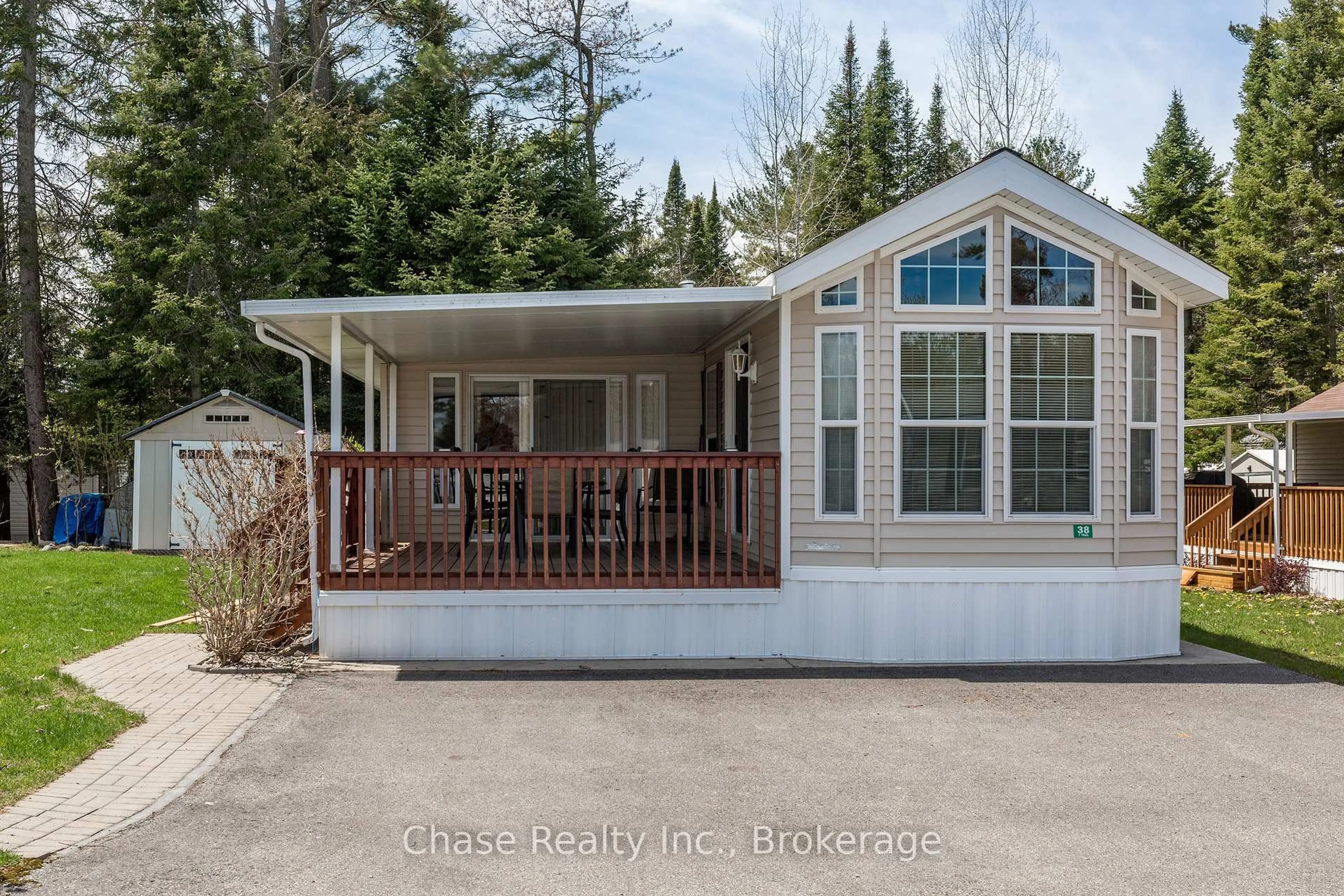 Home with vinyl exterior material, unknown for 38 Temagami Tr, Wasaga Beach Ontario L9Z 1X7