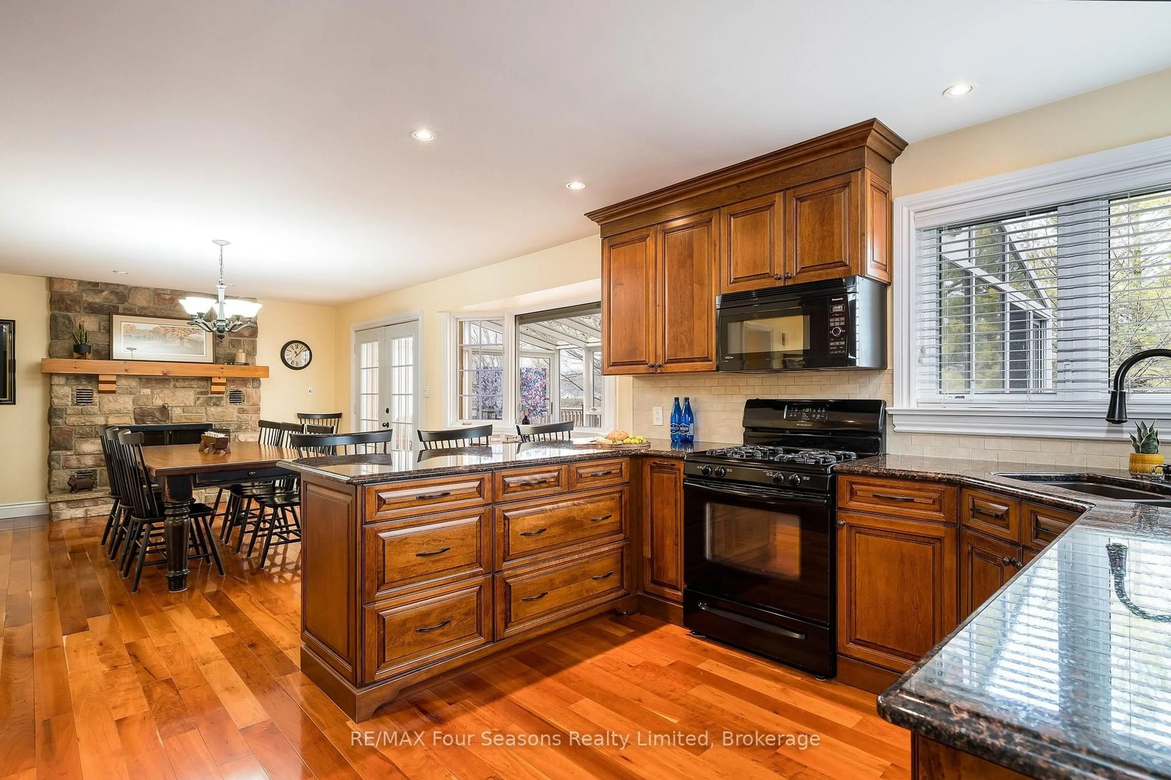 Open concept kitchen, unknown for 16 Carmichael Cres, Collingwood Ontario L9Y 4R6