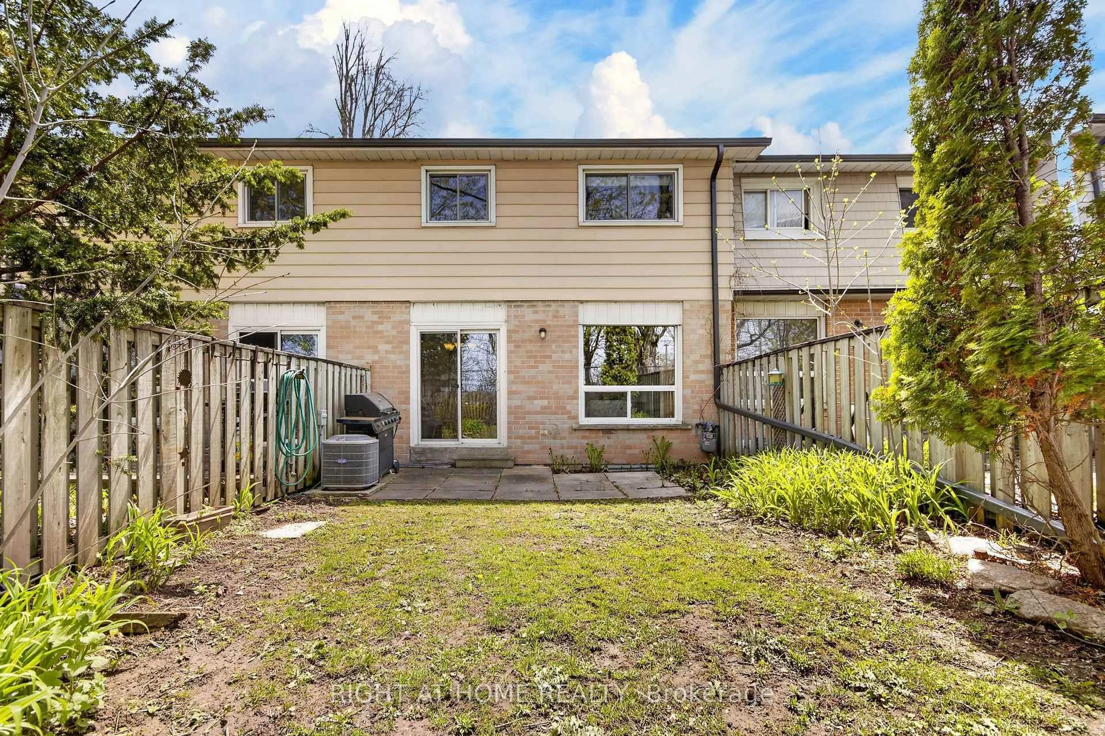A pic from outside/outdoor area/front of a property/back of a property/a pic from drone, street for 2 BERNICK Dr #47, Barrie Ontario L4M 5K4
