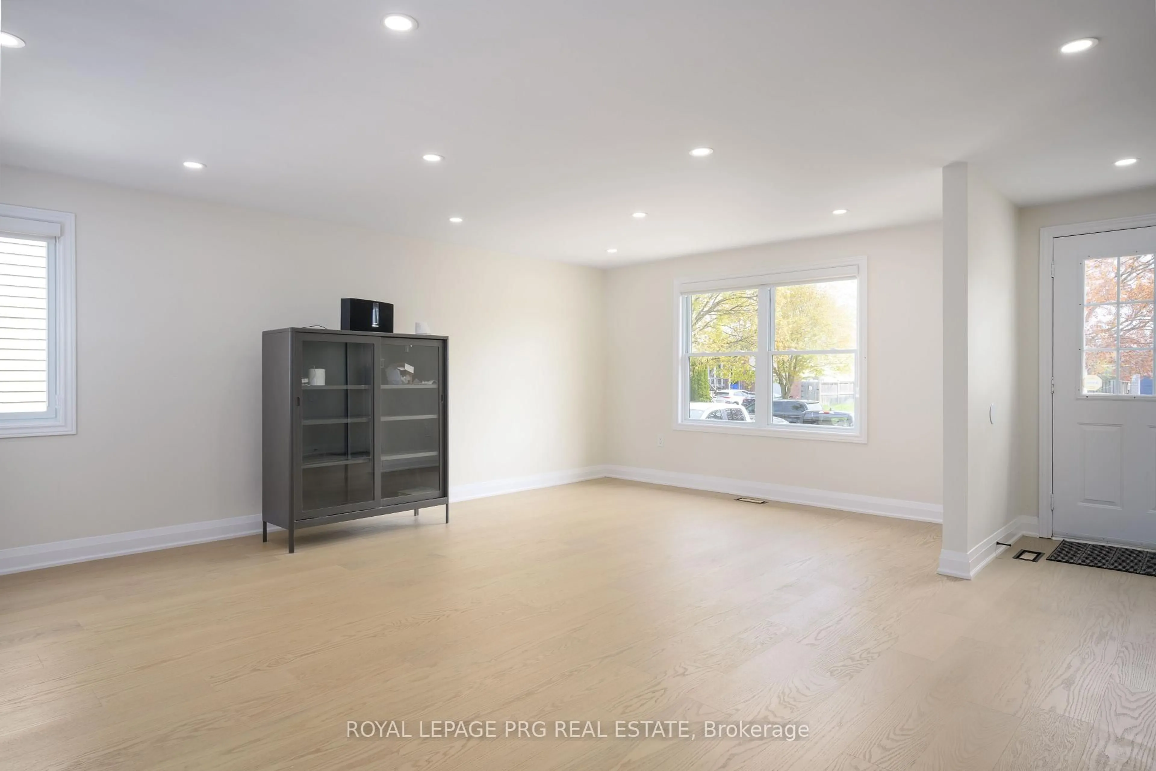 A pic of a room for 26 Hickling Tr, Barrie Ontario L4M 5S4
