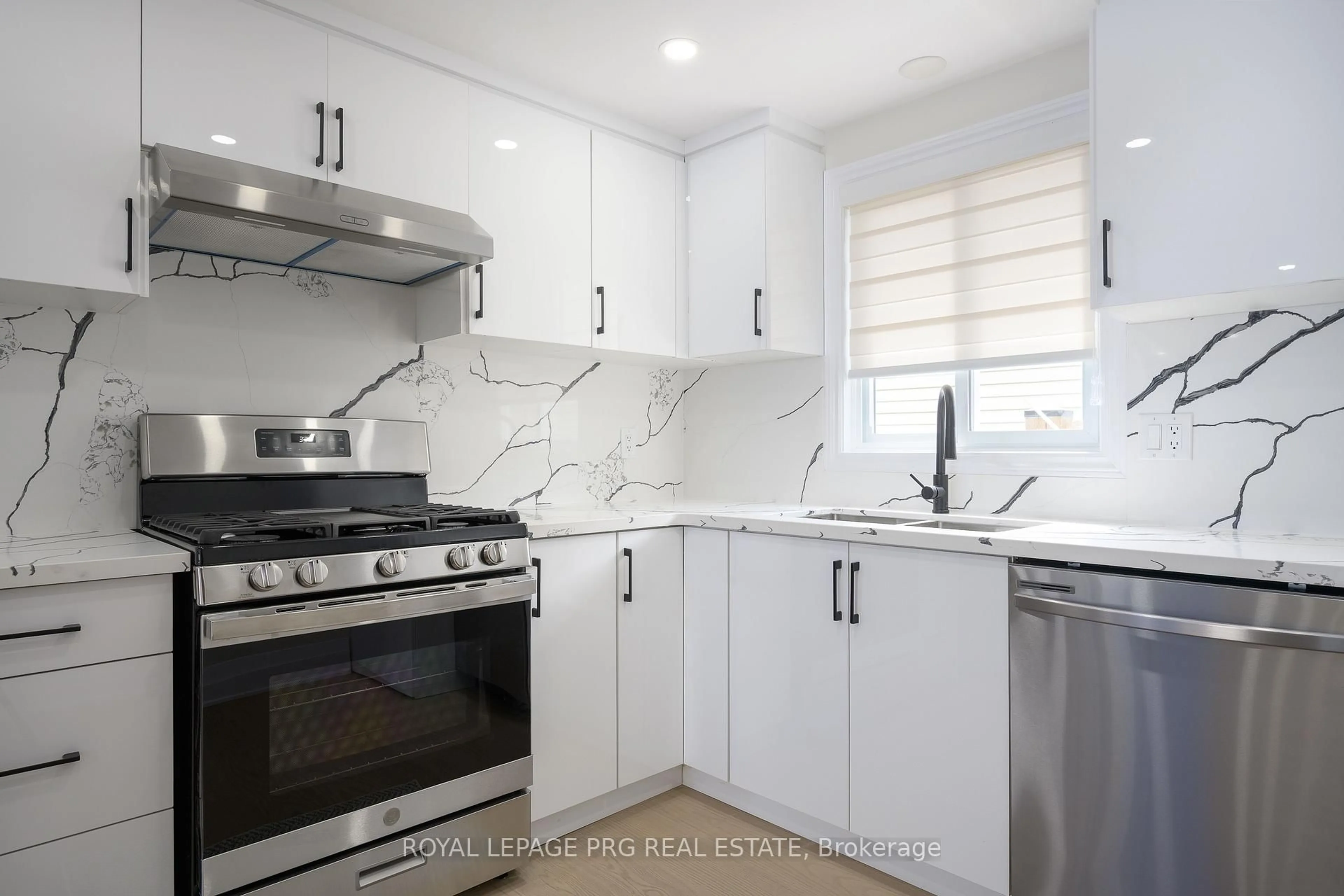 Contemporary kitchen, ceramic/tile floor for 26 Hickling Tr, Barrie Ontario L4M 5S4