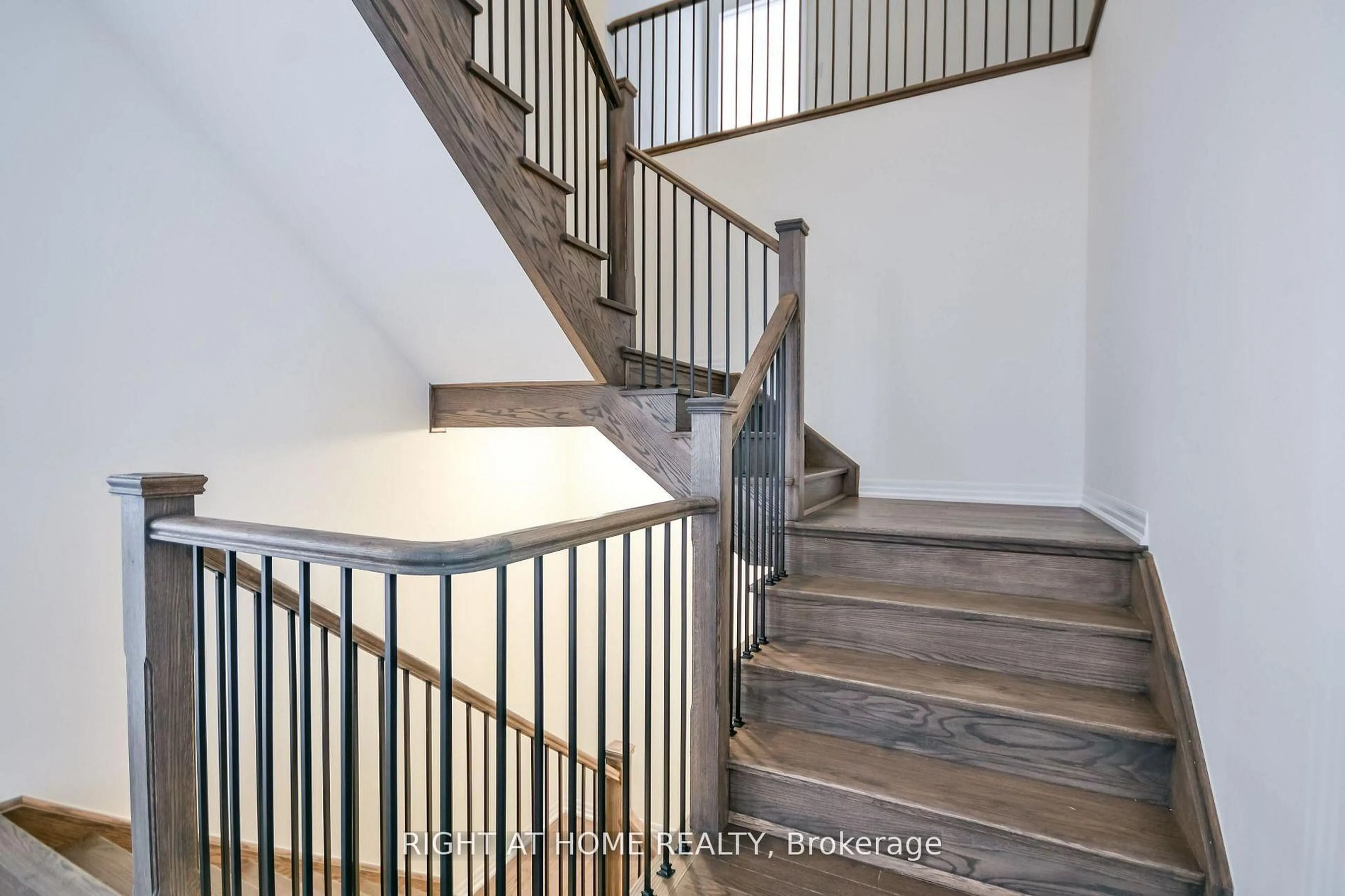 Stairs for 215 Sutherland St, Clearview Ontario L0M 1S0
