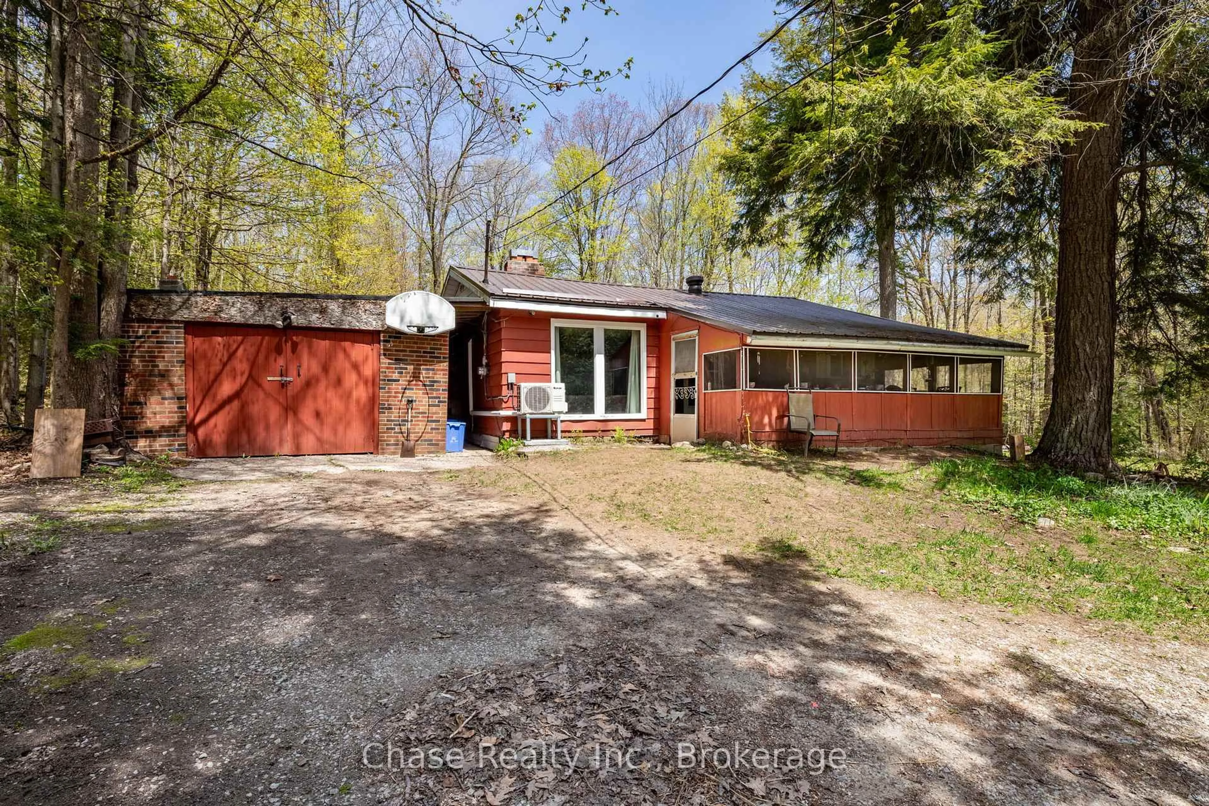 A pic from outside/outdoor area/front of a property/back of a property/a pic from drone, street for 1840 Island Rd, Severn Ontario L0K 1E0