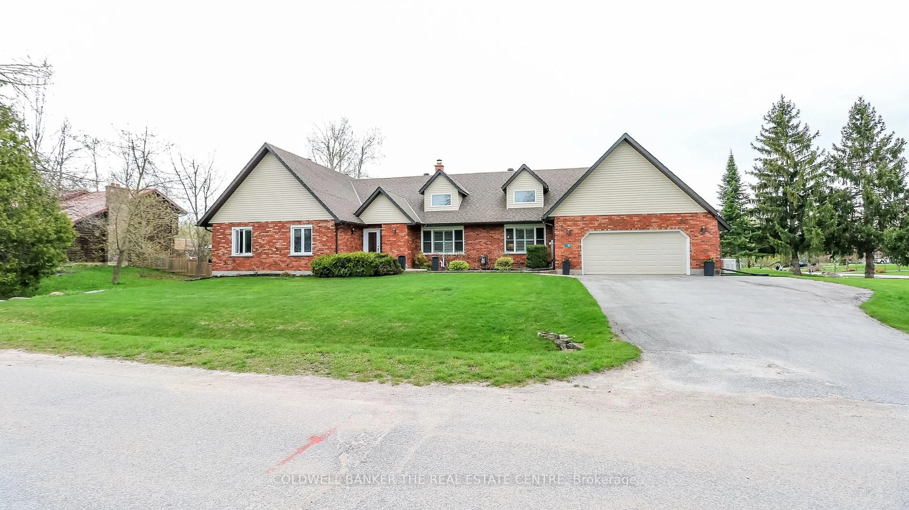 Home with brick exterior material, street for 33 Elvyn Cres, Oro-Medonte Ontario L0L 2E0