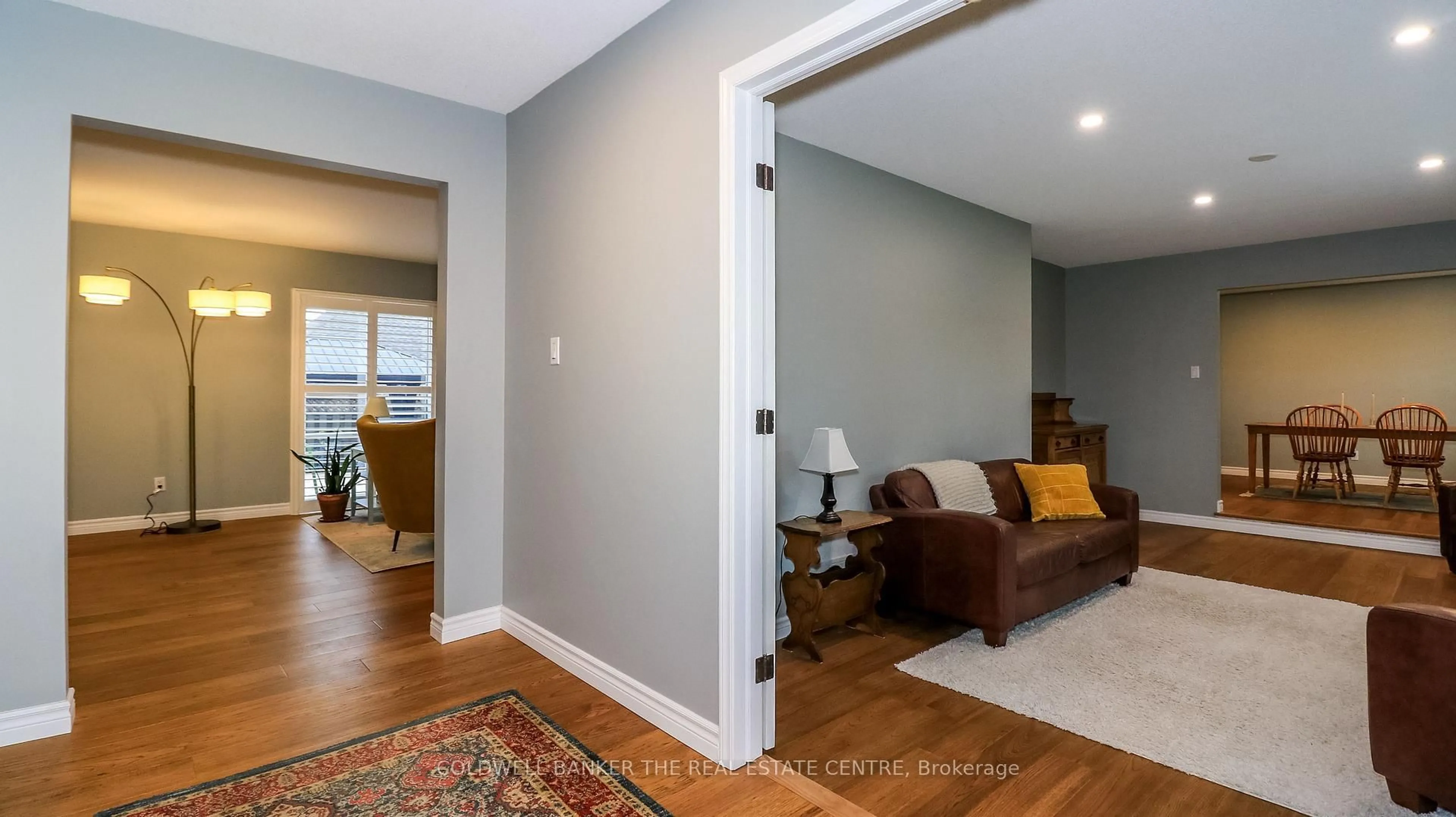 Indoor entryway for 33 Elvyn Cres, Oro-Medonte Ontario L0L 2E0