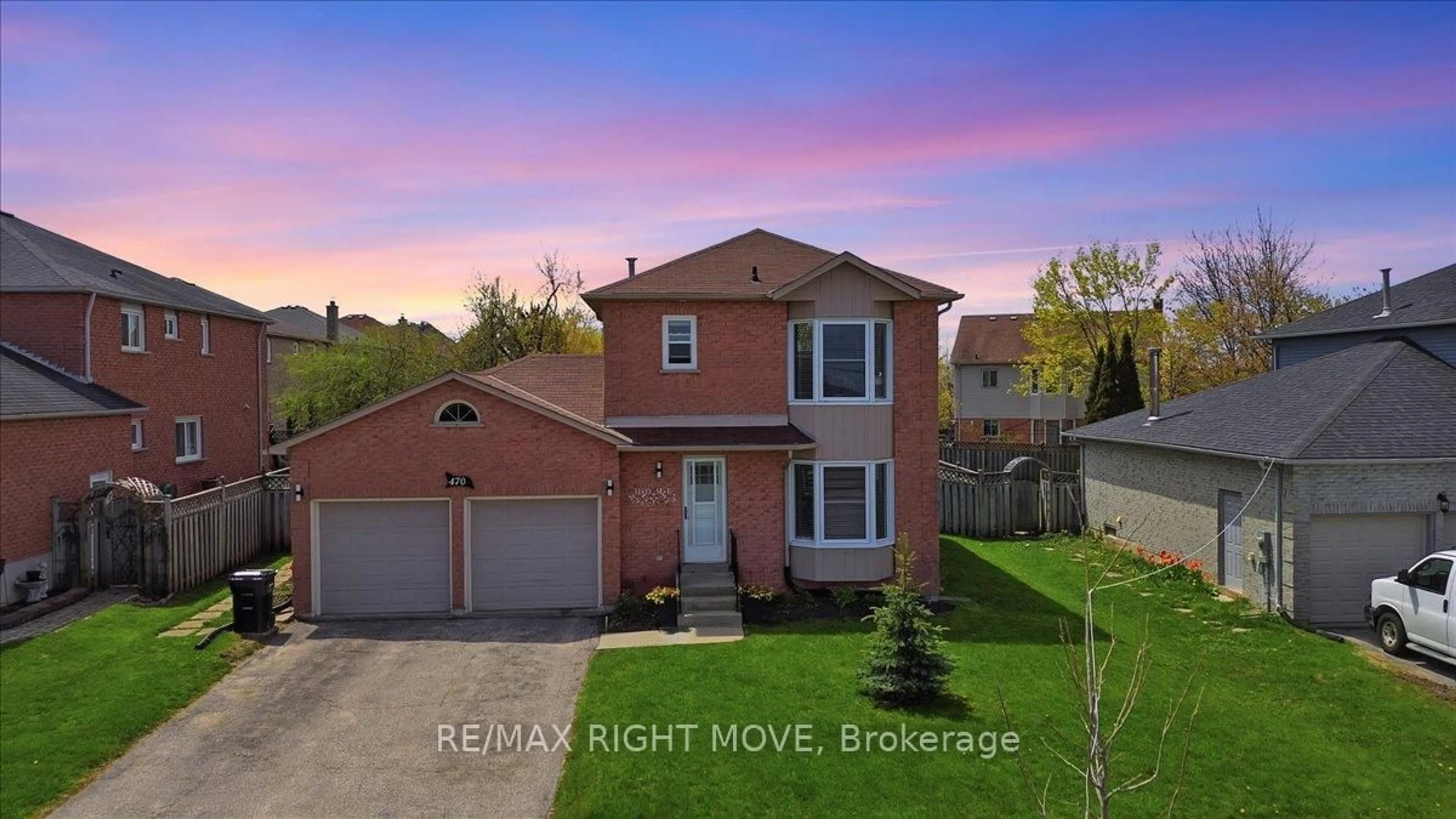 A pic from outside/outdoor area/front of a property/back of a property/a pic from drone, street for 470 st vincent St, Barrie Ontario L4M 6T5