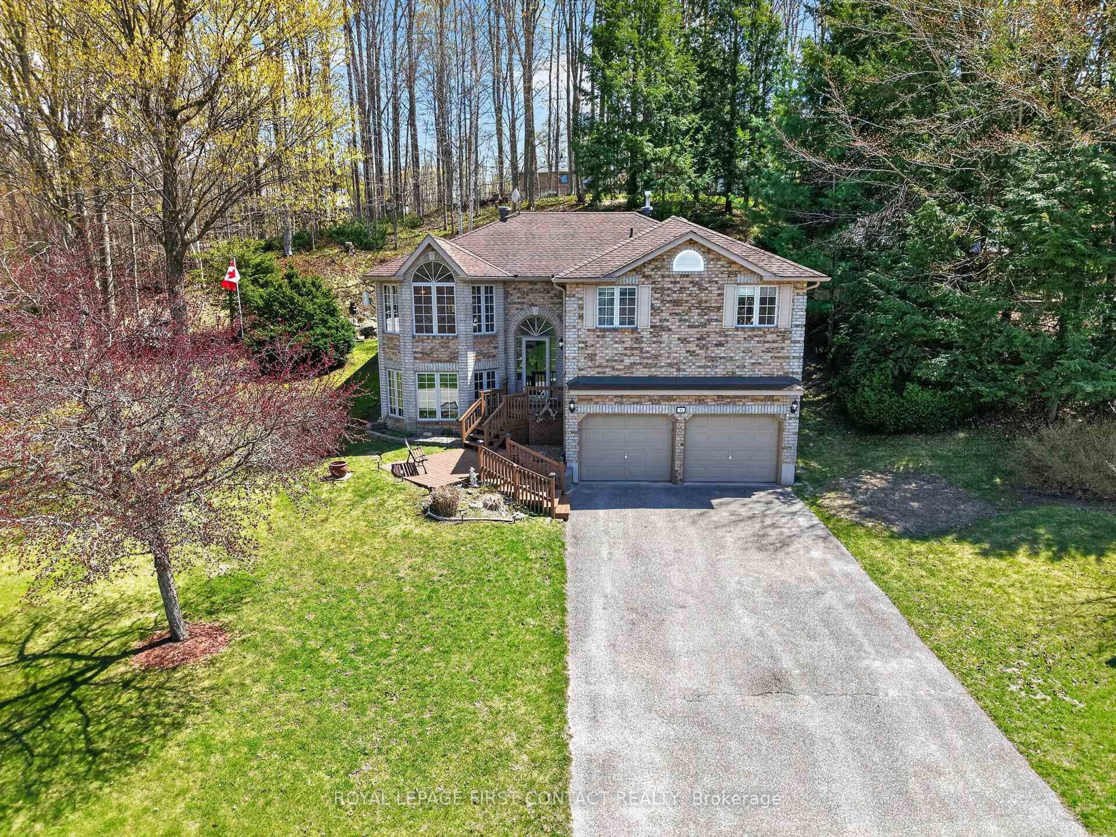 A pic from outside/outdoor area/front of a property/back of a property/a pic from drone, street for 23 McFadden Dr, Springwater Ontario L0L 1V0