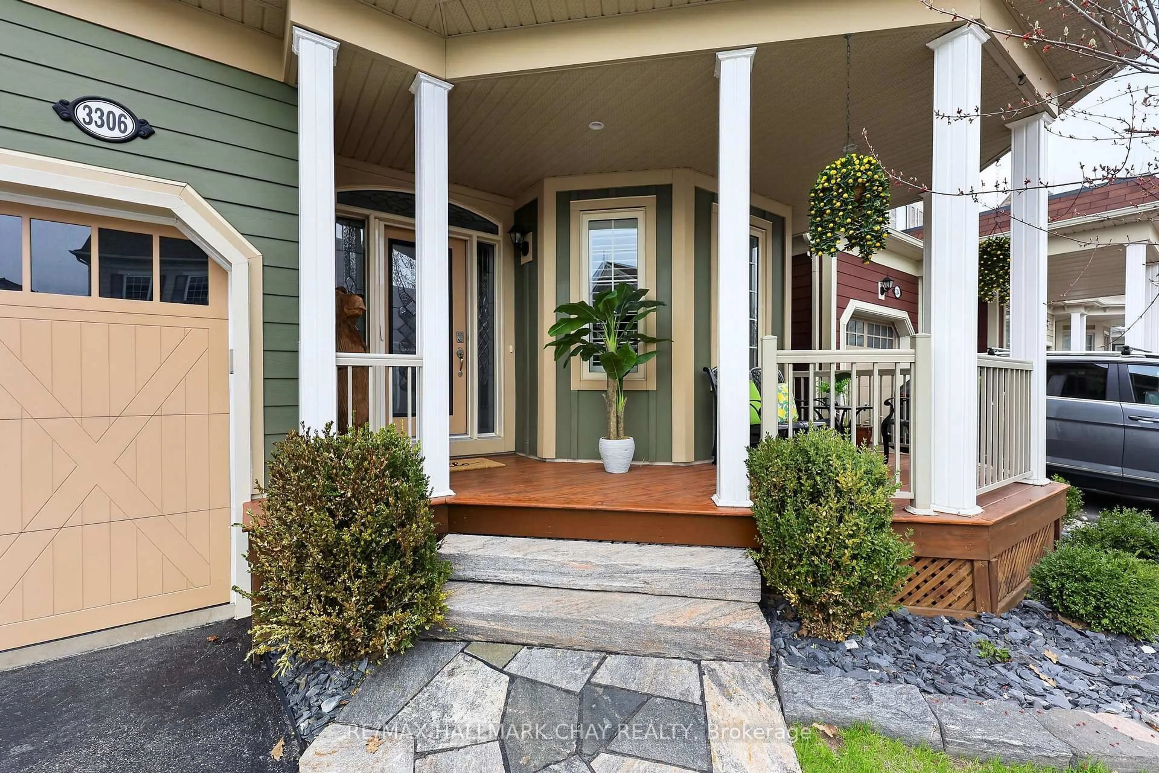Indoor entryway for 3306 Summerhill Way, Severn Ontario L3V 0E1