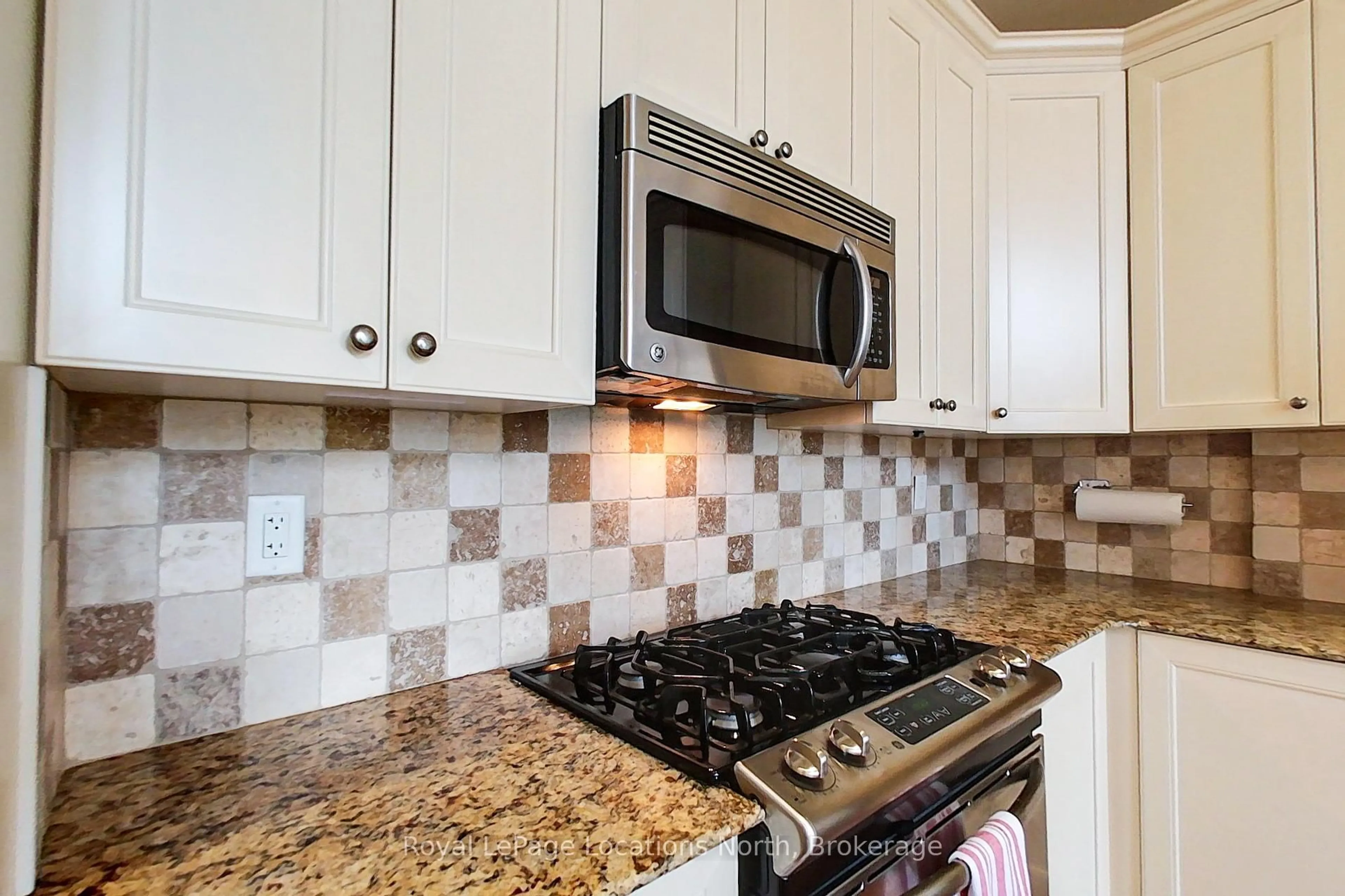 Standard kitchen, ceramic/tile floor for 41 Sierra Tr, Collingwood Ontario L9Y 0J5