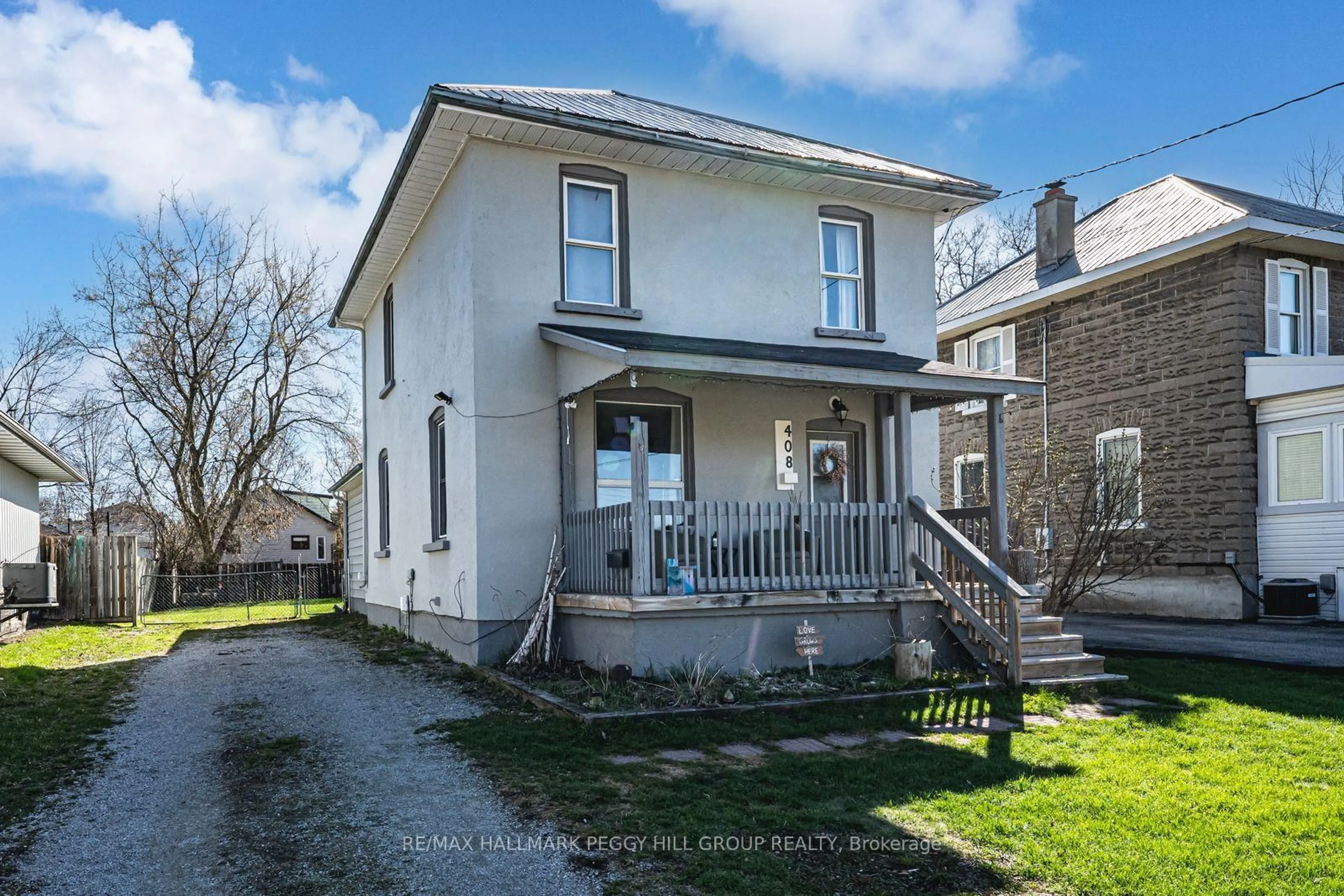 A pic from outside/outdoor area/front of a property/back of a property/a pic from drone, street for 408 Regent St, Orillia Ontario L3V 4C9