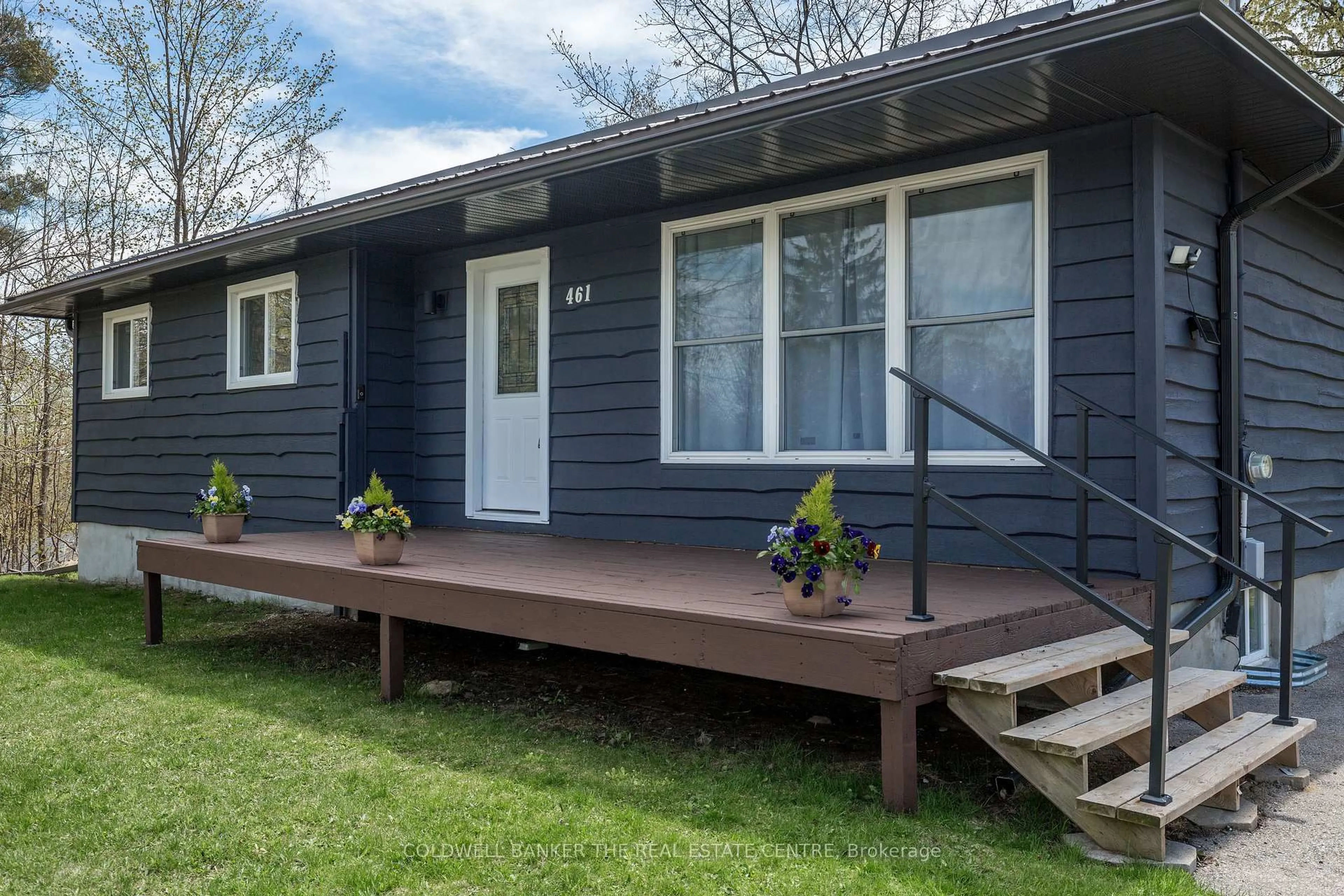 Home with vinyl exterior material, street for 461 Alberta St, Tay Ontario L0K 1R0