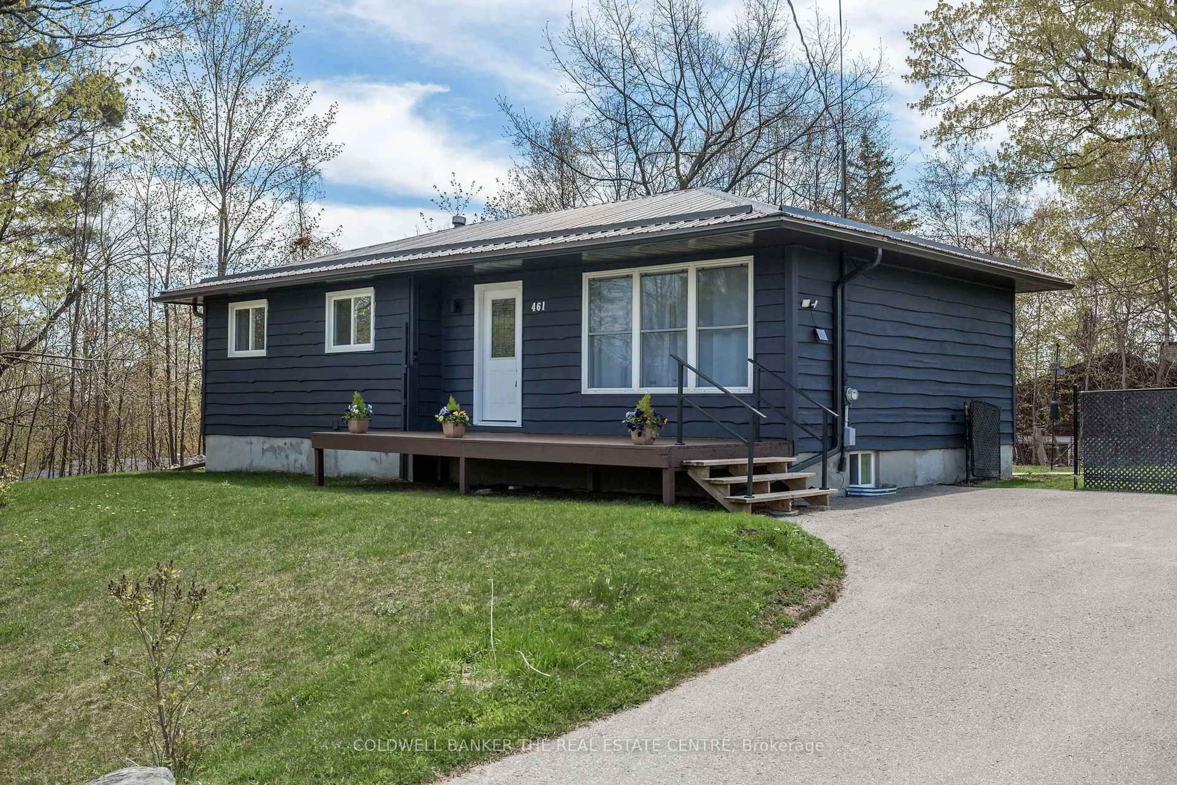 Home with vinyl exterior material, street for 461 Alberta St, Tay Ontario L0K 1R0