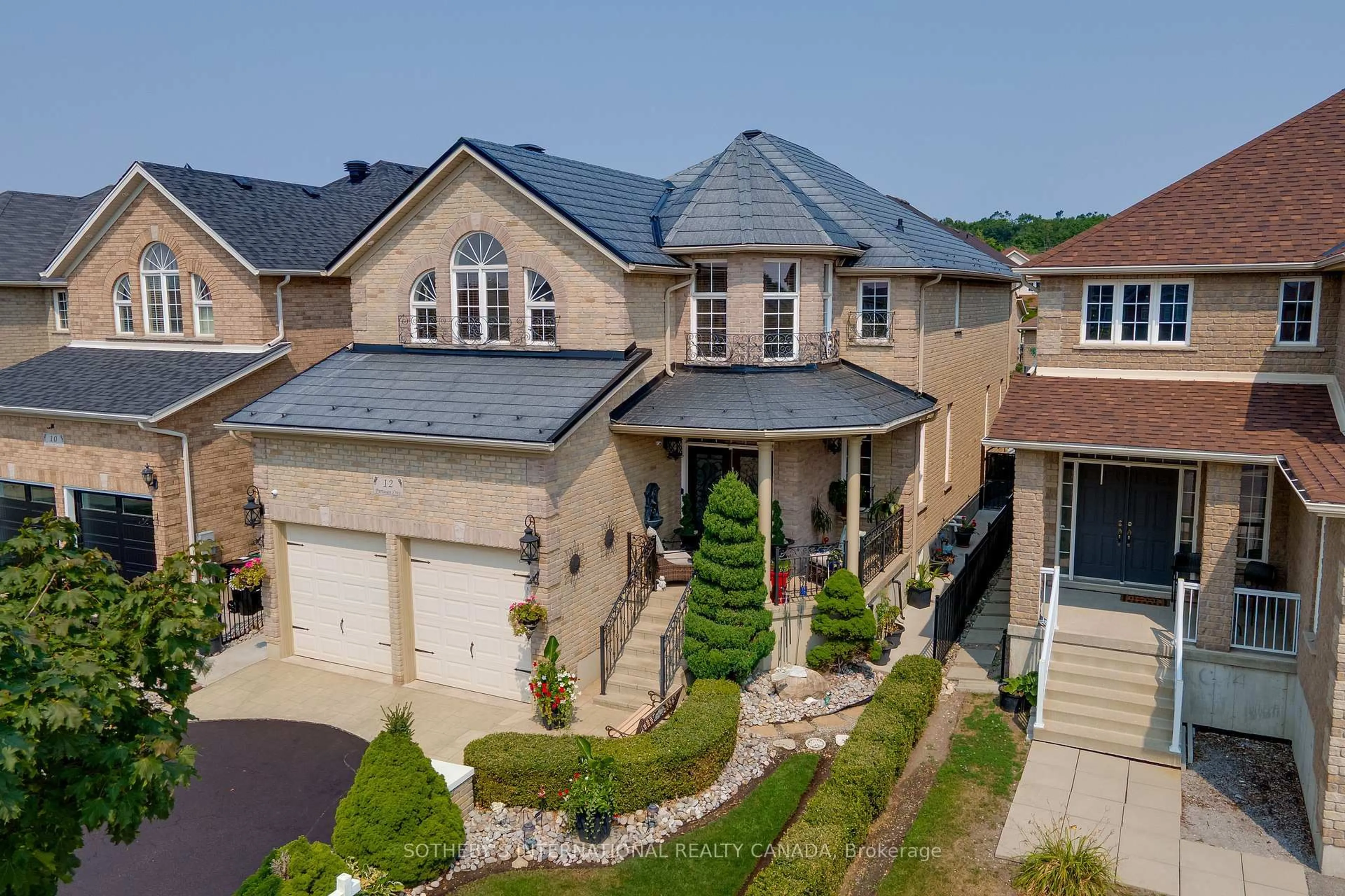 A pic from outside/outdoor area/front of a property/back of a property/a pic from drone, street for 12 Parisian Cres, Barrie Ontario L4N 0Y9