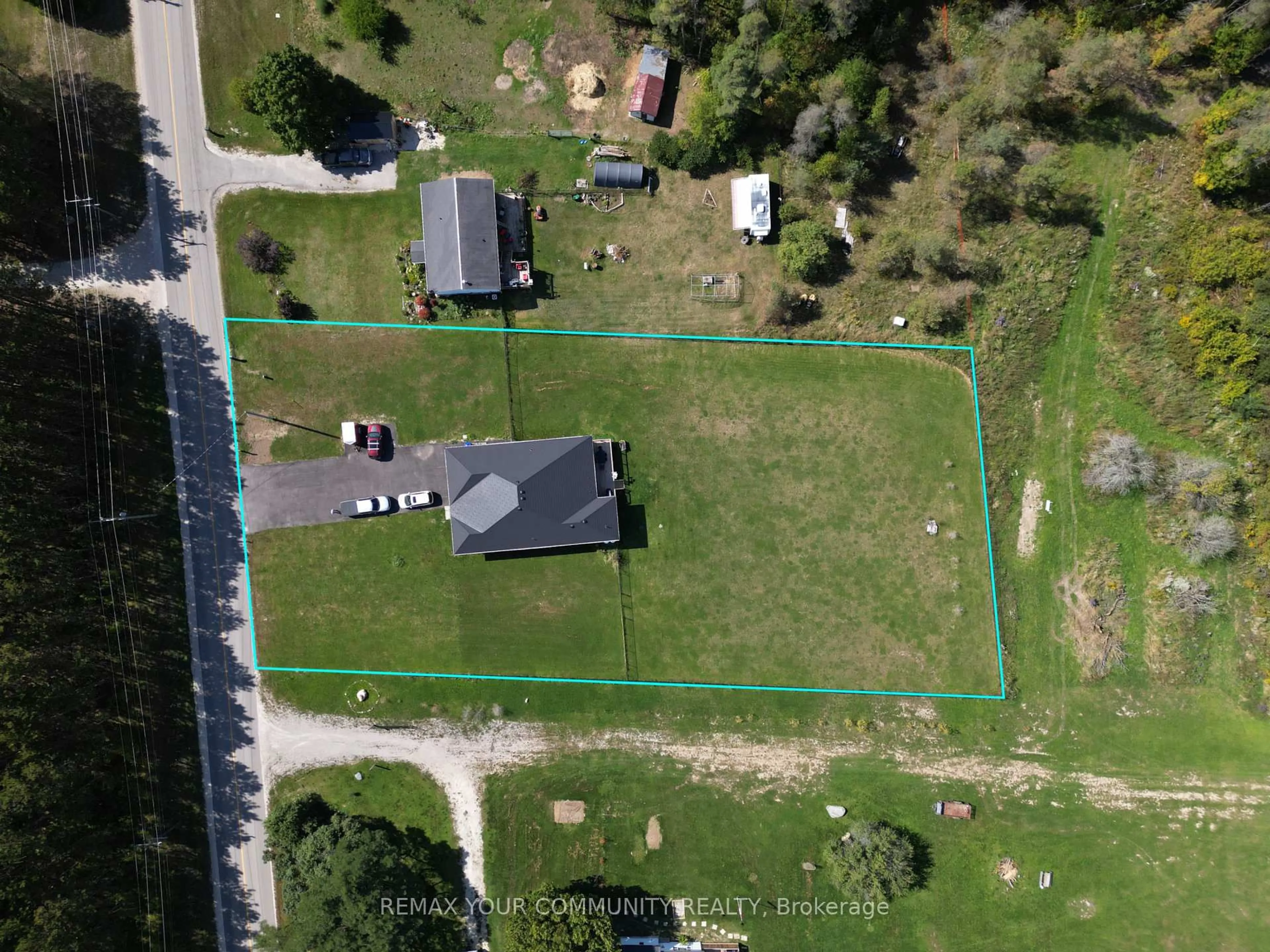 A pic from outside/outdoor area/front of a property/back of a property/a pic from drone, unknown for 4098 Concession 12 Sunnidale Rd, Clearview Ontario L0M 1S0