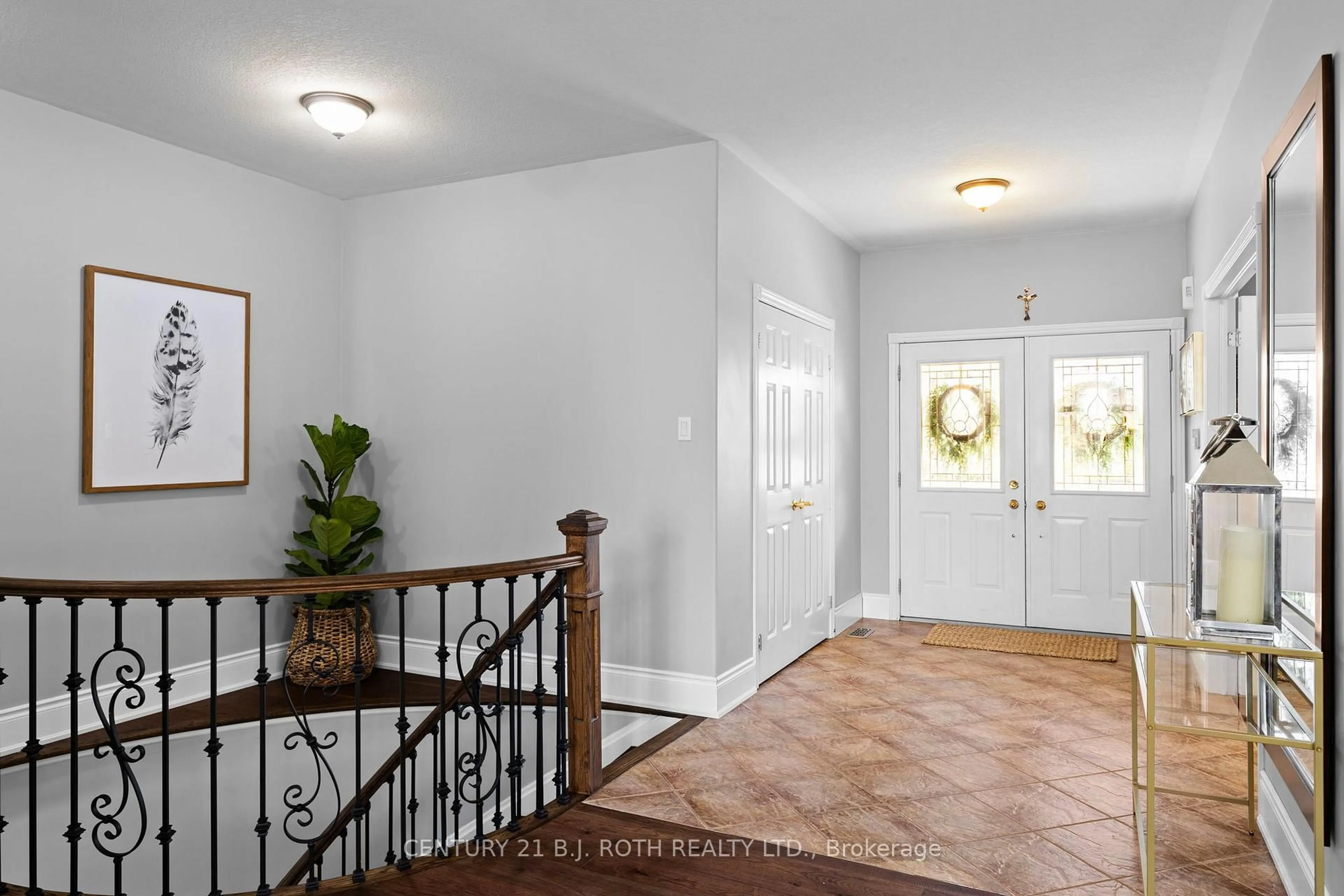 Indoor entryway for 6 Hemlock Cres, Oro-Medonte Ontario L0L 2L0