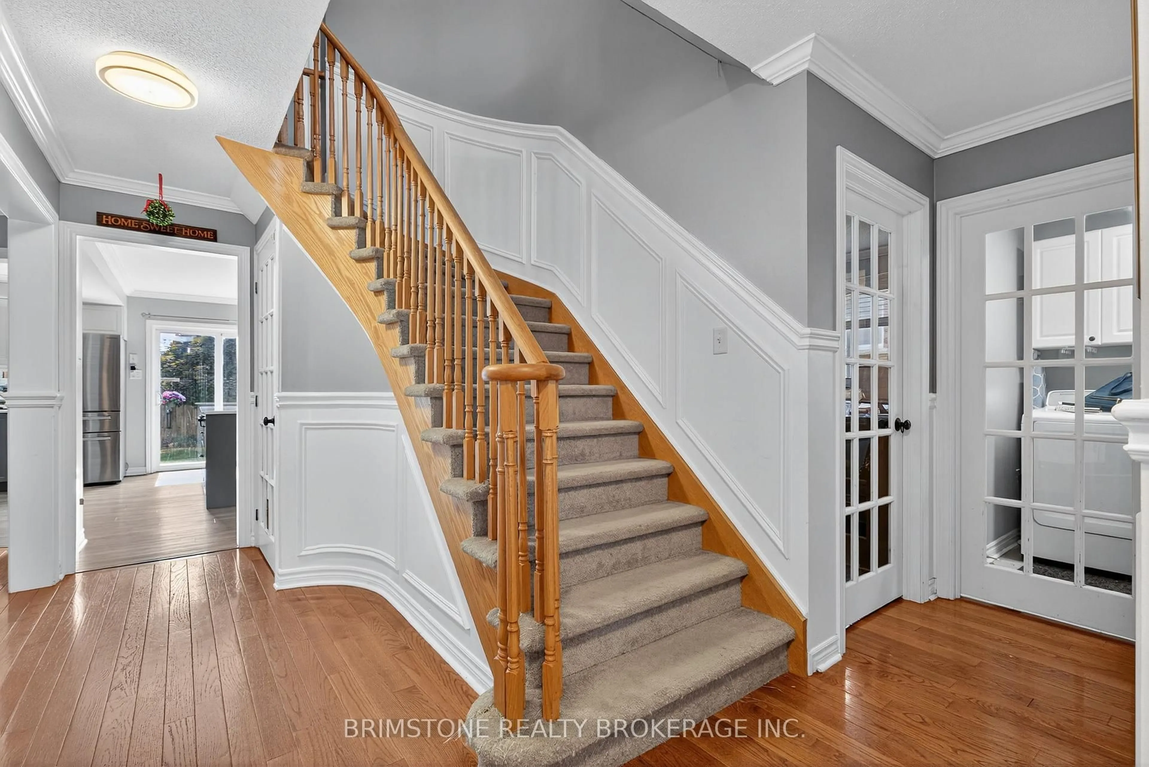Indoor entryway for 116 Bird St, Barrie Ontario L4N 0W6