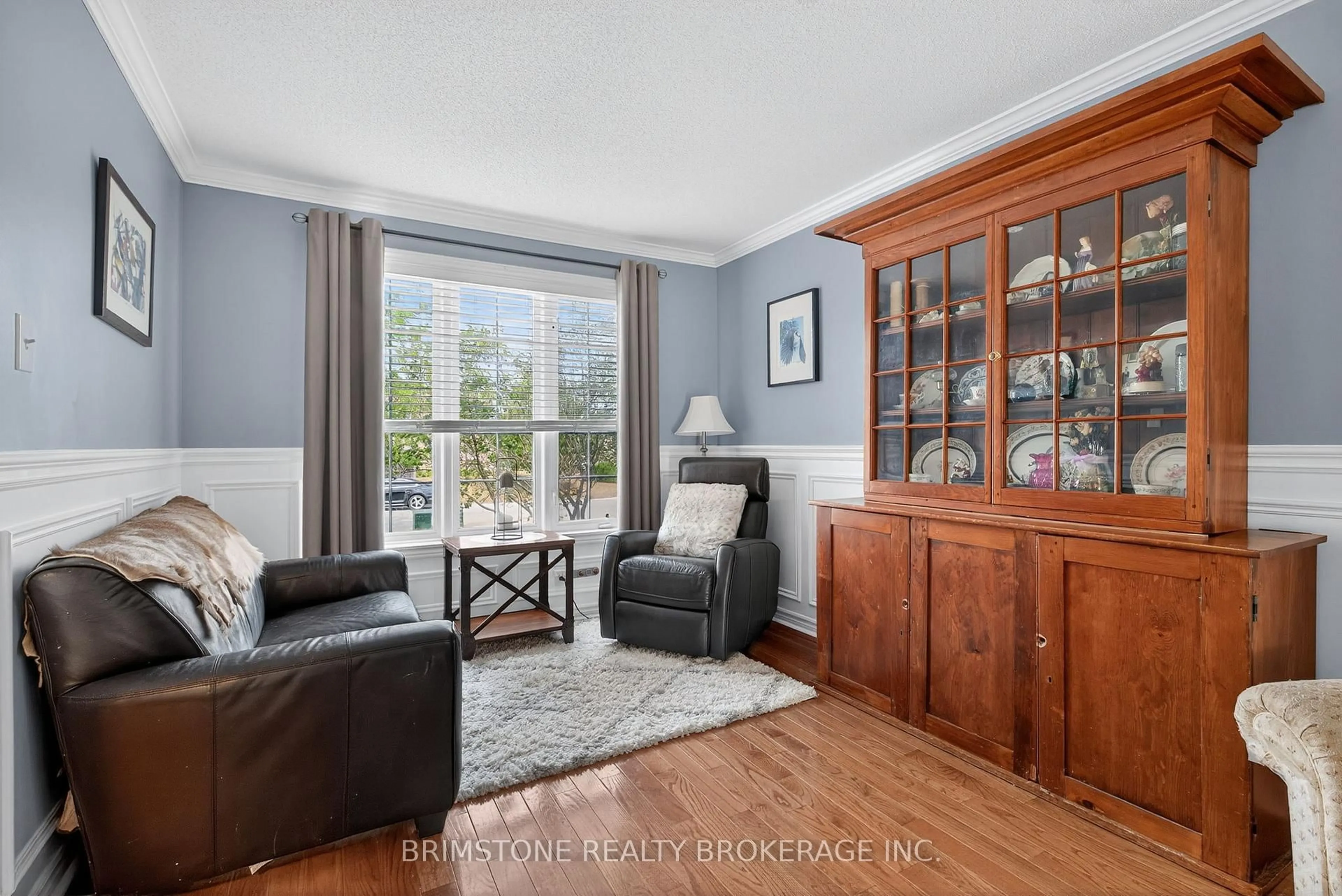 Living room with furniture, unknown for 116 Bird St, Barrie Ontario L4N 0W6