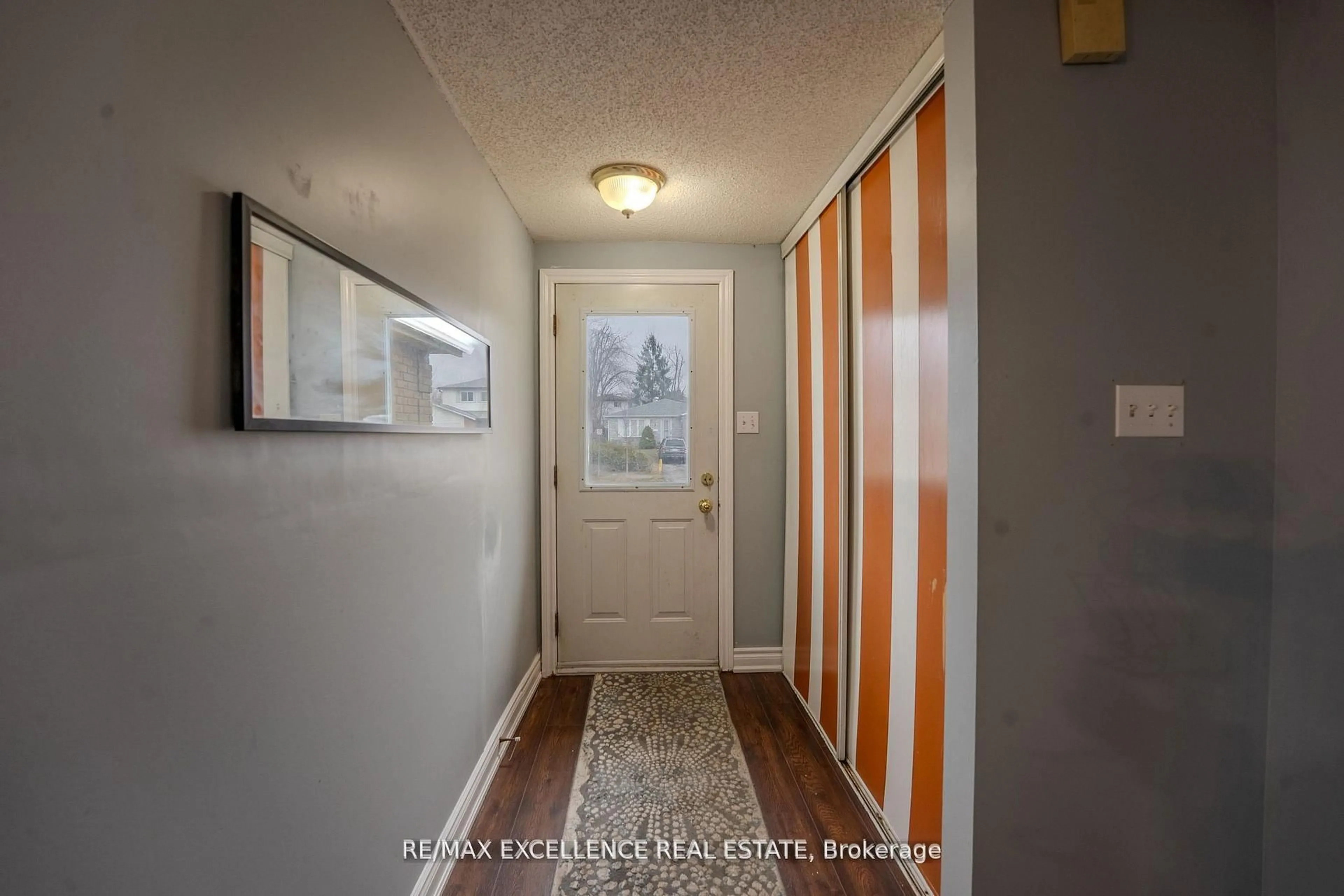Indoor entryway for 3 Hickling Tr, Barrie Ontario L4M 5V7