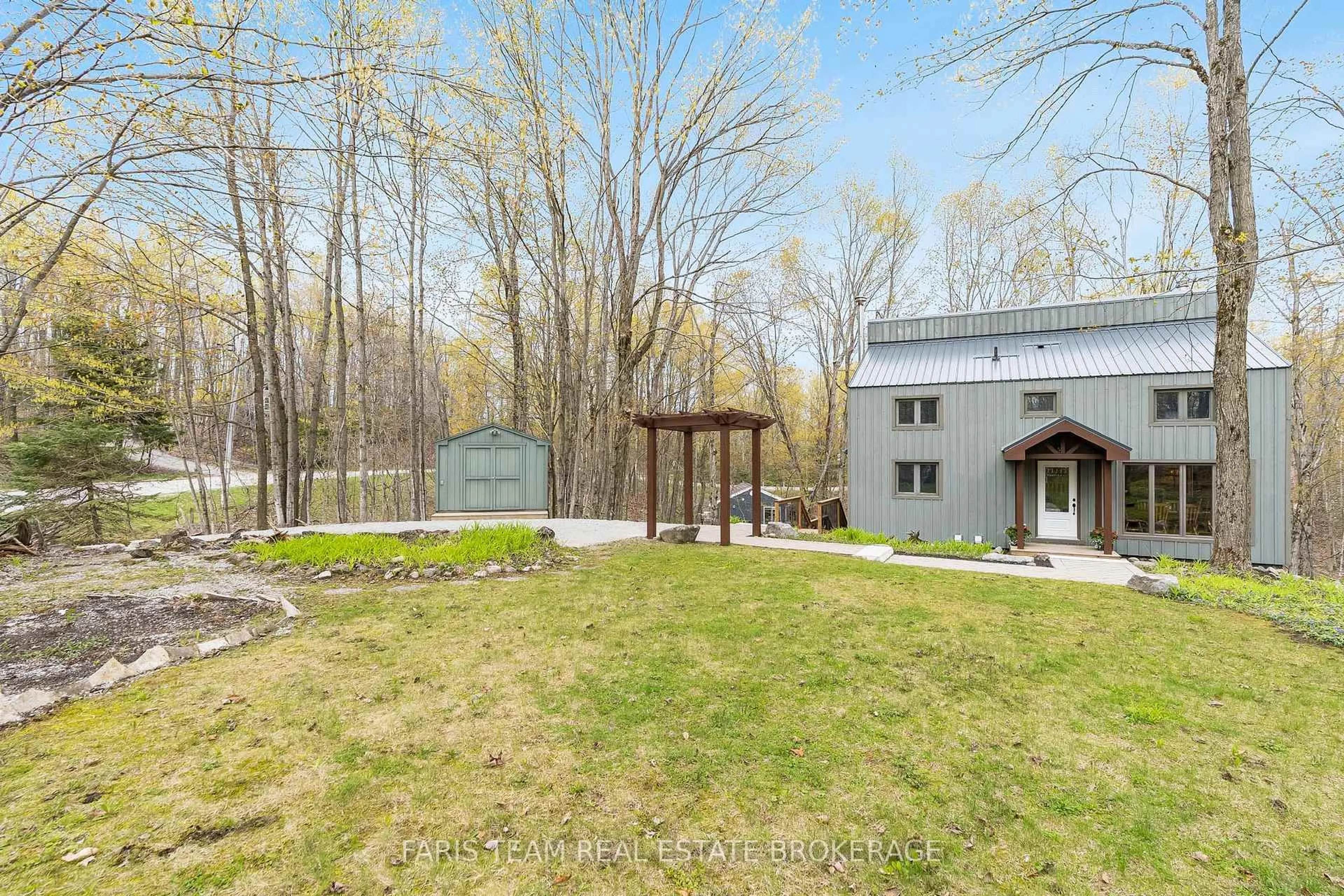 A pic from outside/outdoor area/front of a property/back of a property/a pic from drone, unknown for 46 Huronwoods Dr, Oro-Medonte Ontario L0K 1E0
