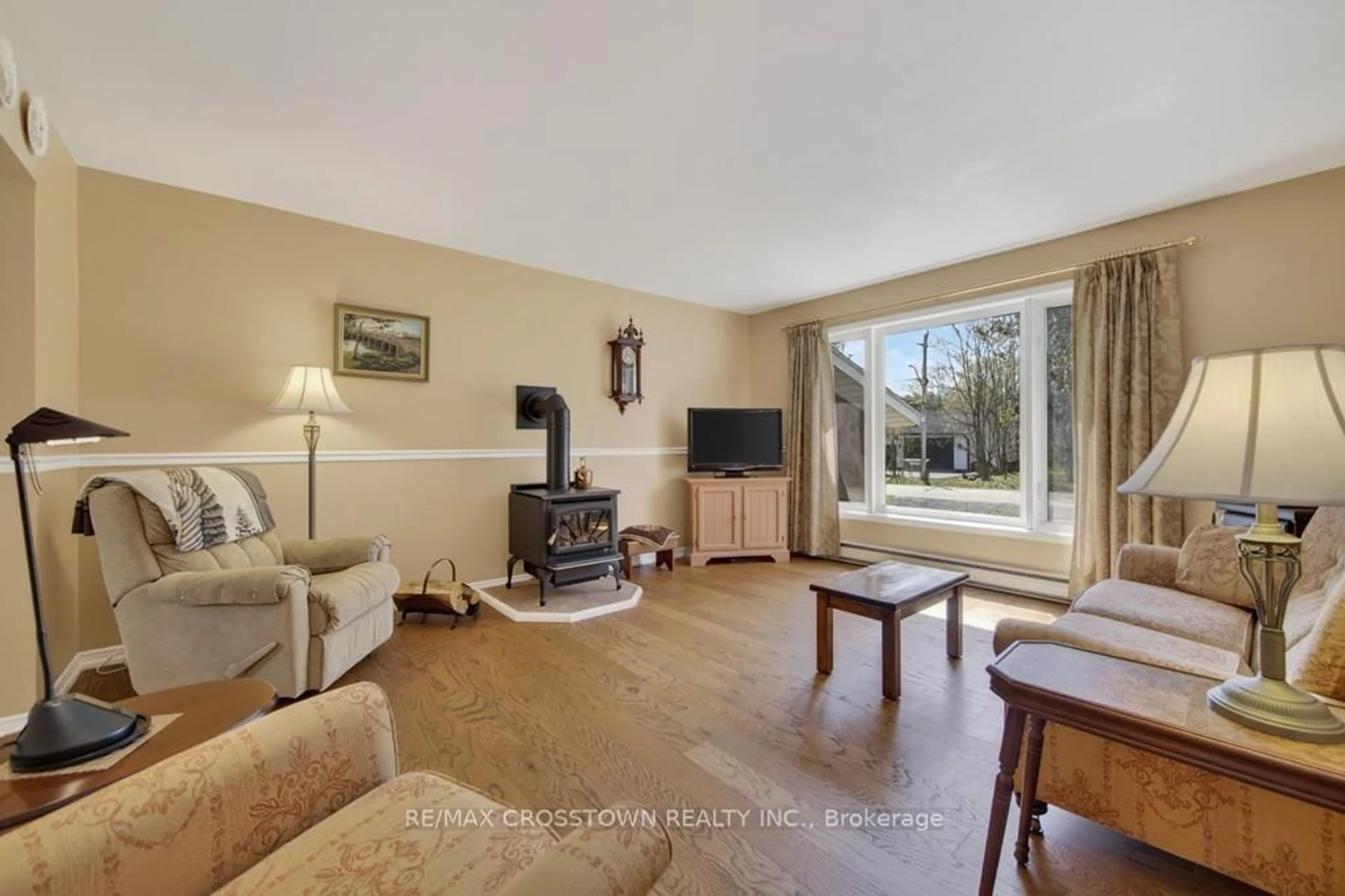 Living room with furniture, unknown for 50 Withall Grve, Tiny Ontario L0L 2T0