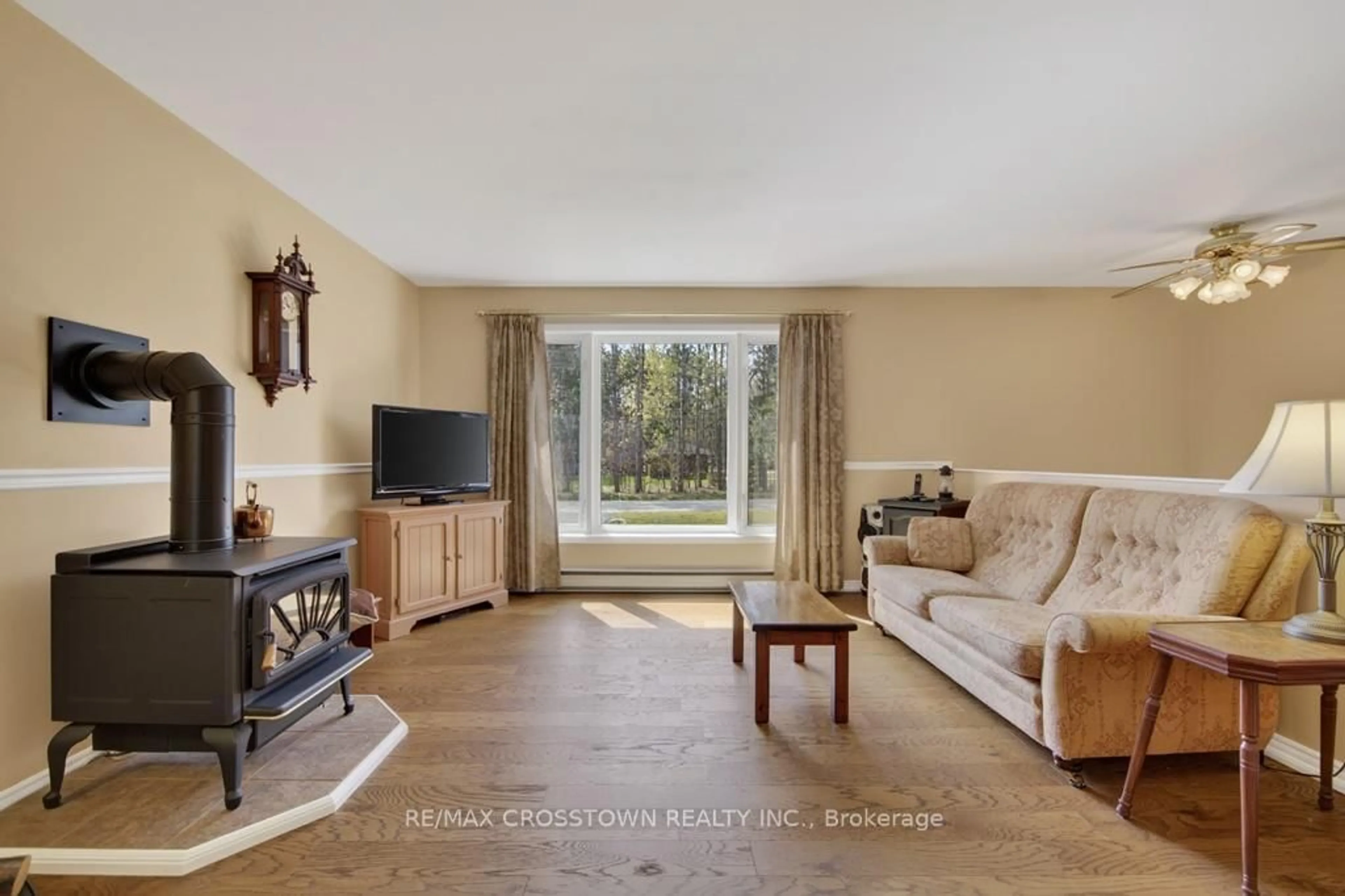 Living room with furniture, unknown for 50 Withall Grve, Tiny Ontario L0L 2T0