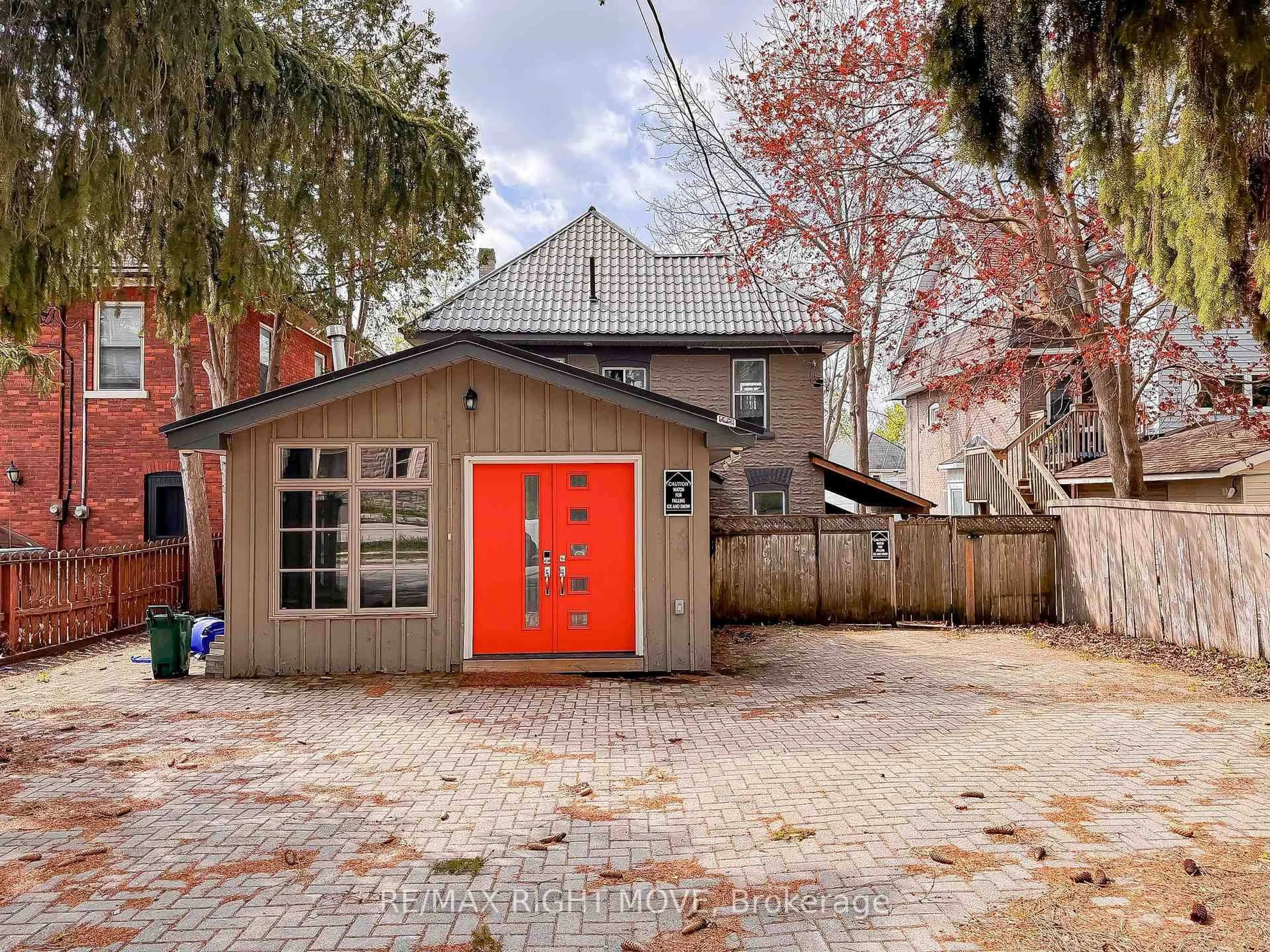 Unknown for 110 Mary St, Orillia Ontario L3V 3E2
