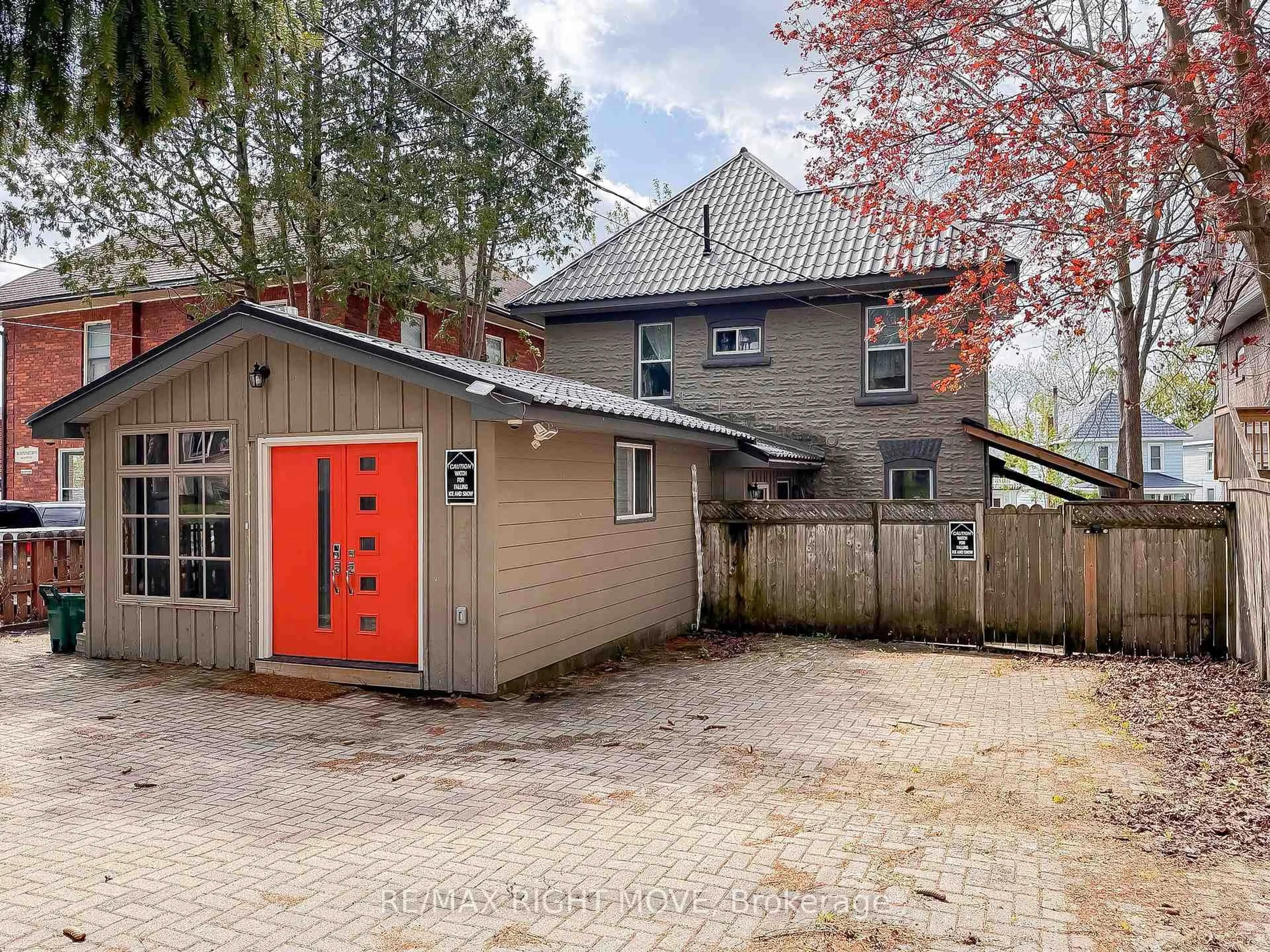 Unknown for 110 Mary St, Orillia Ontario L3V 3E2