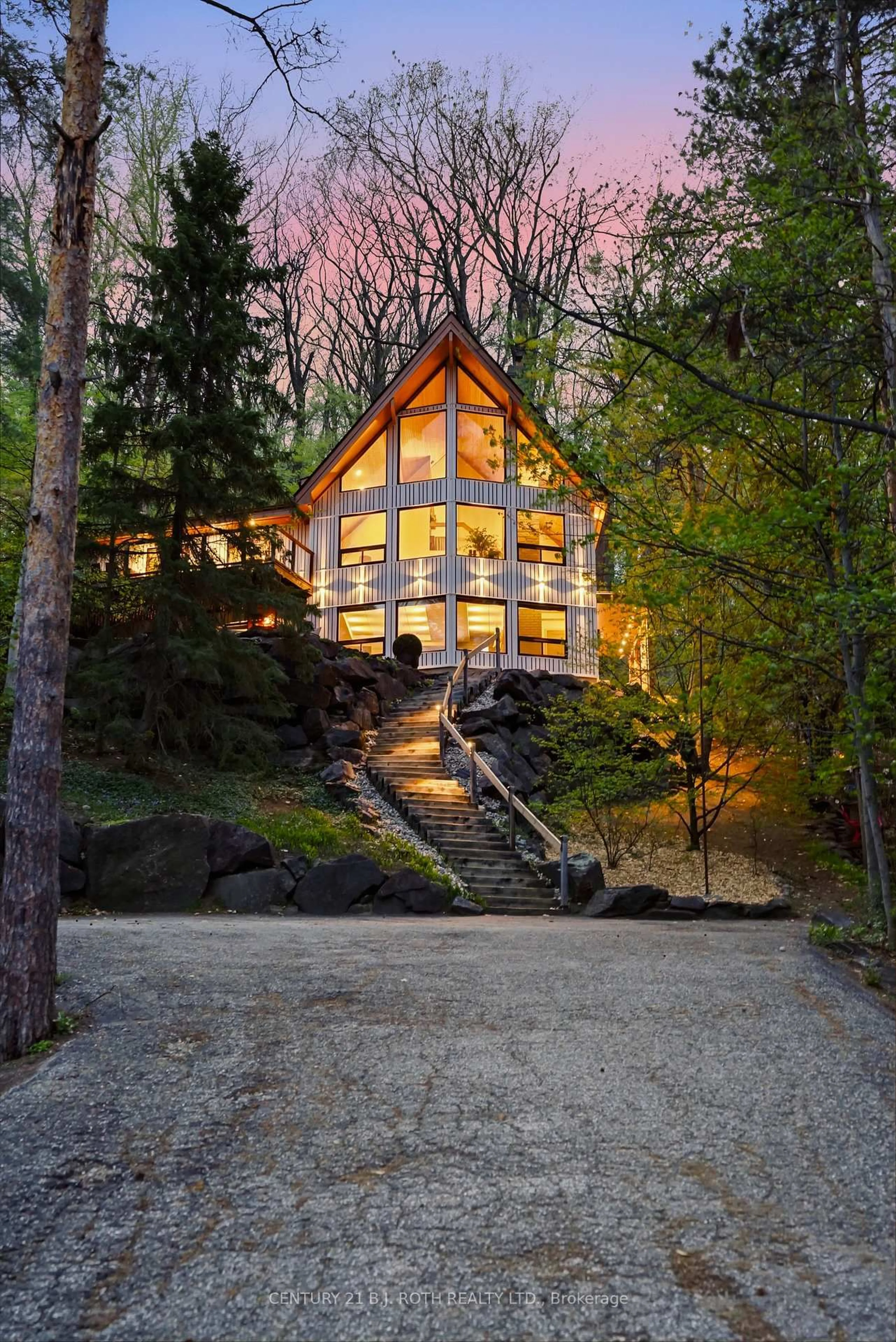 Unknown for 10 Pine Hill, Oro-Medonte Ontario L4M 4Y8