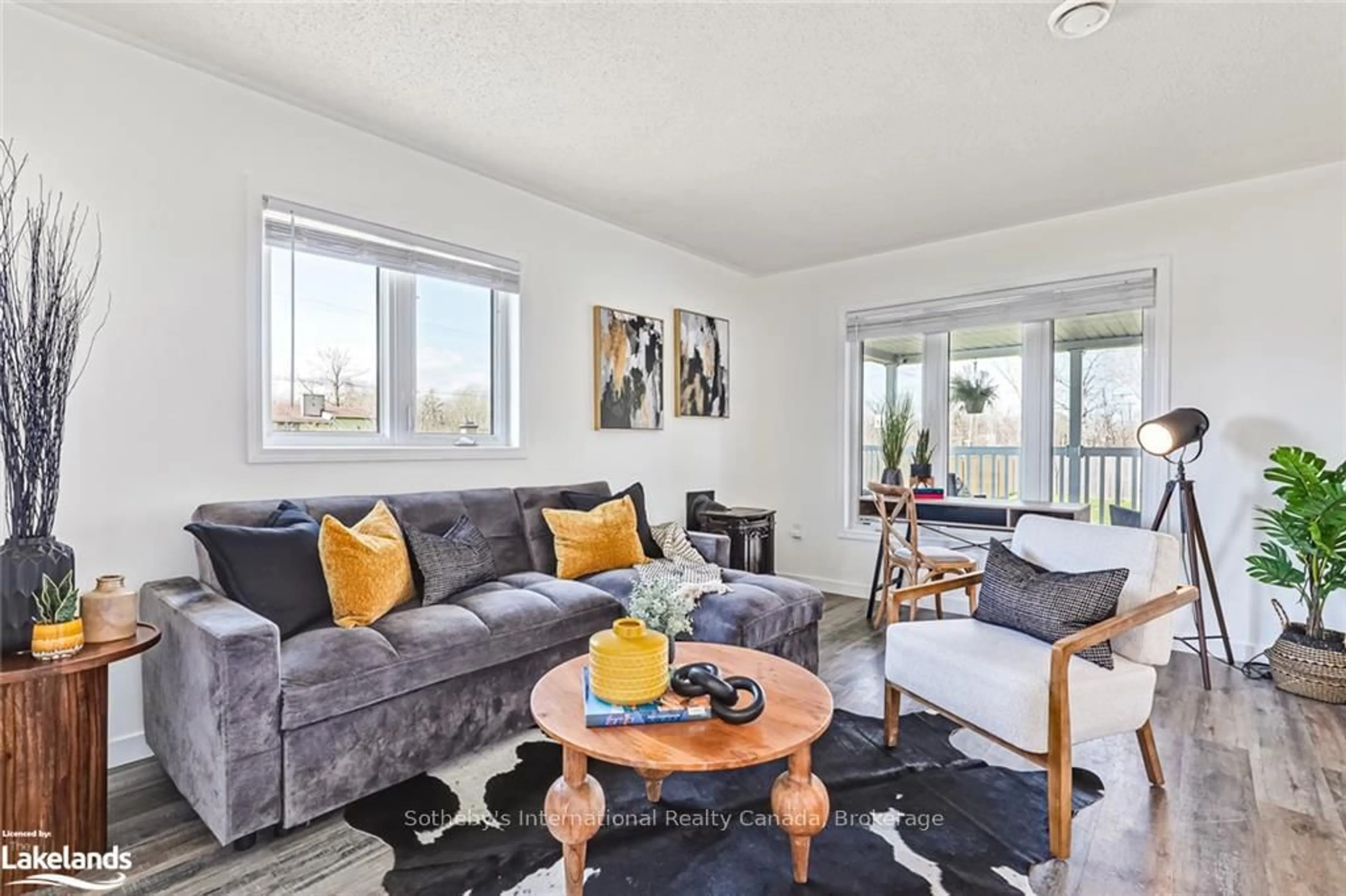 Living room with furniture, unknown for 11 Stalker St, Collingwood Ontario L9Y 3Z1