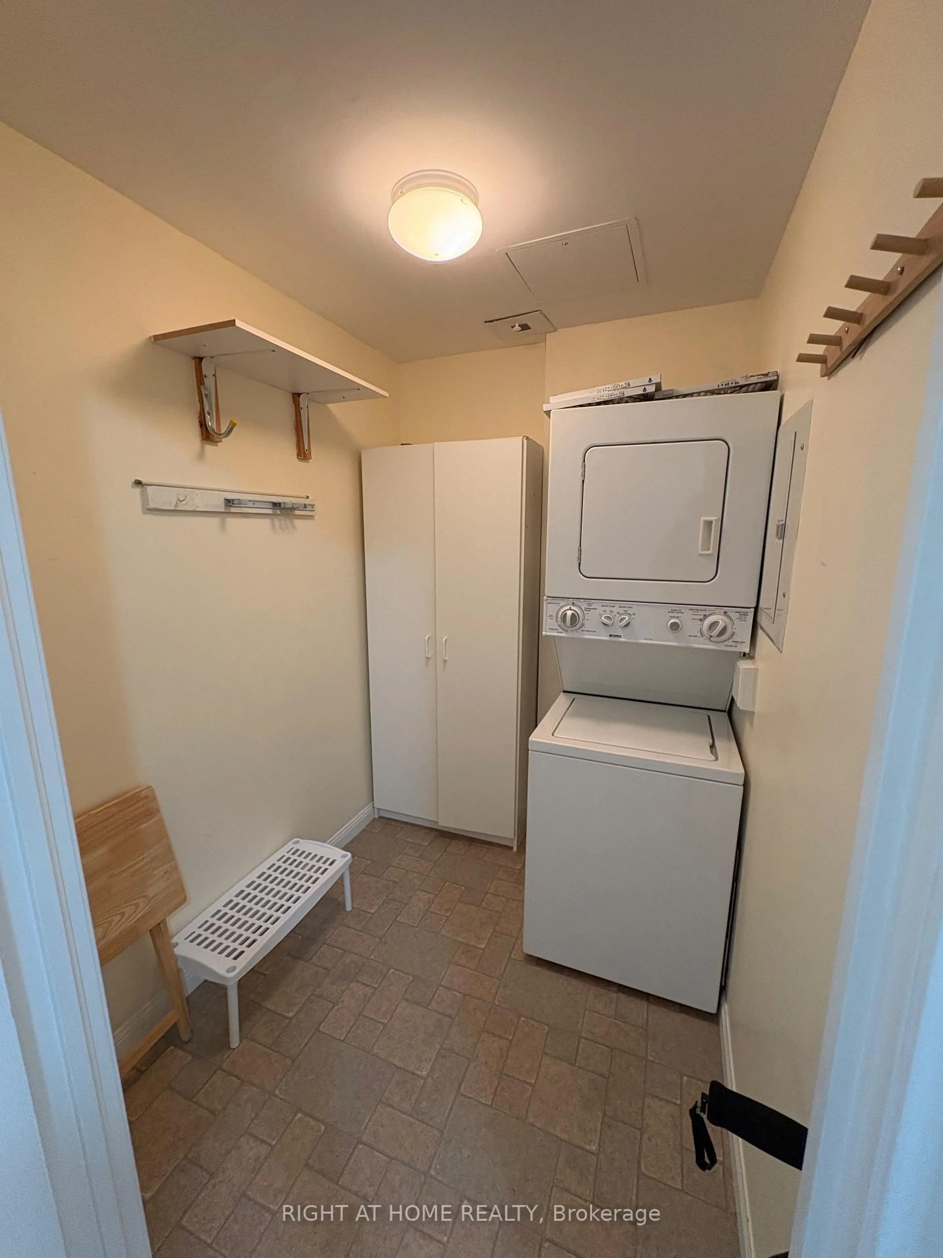 Laundry room for 94 Dean Ave #403, Barrie Ontario L4N 0M3
