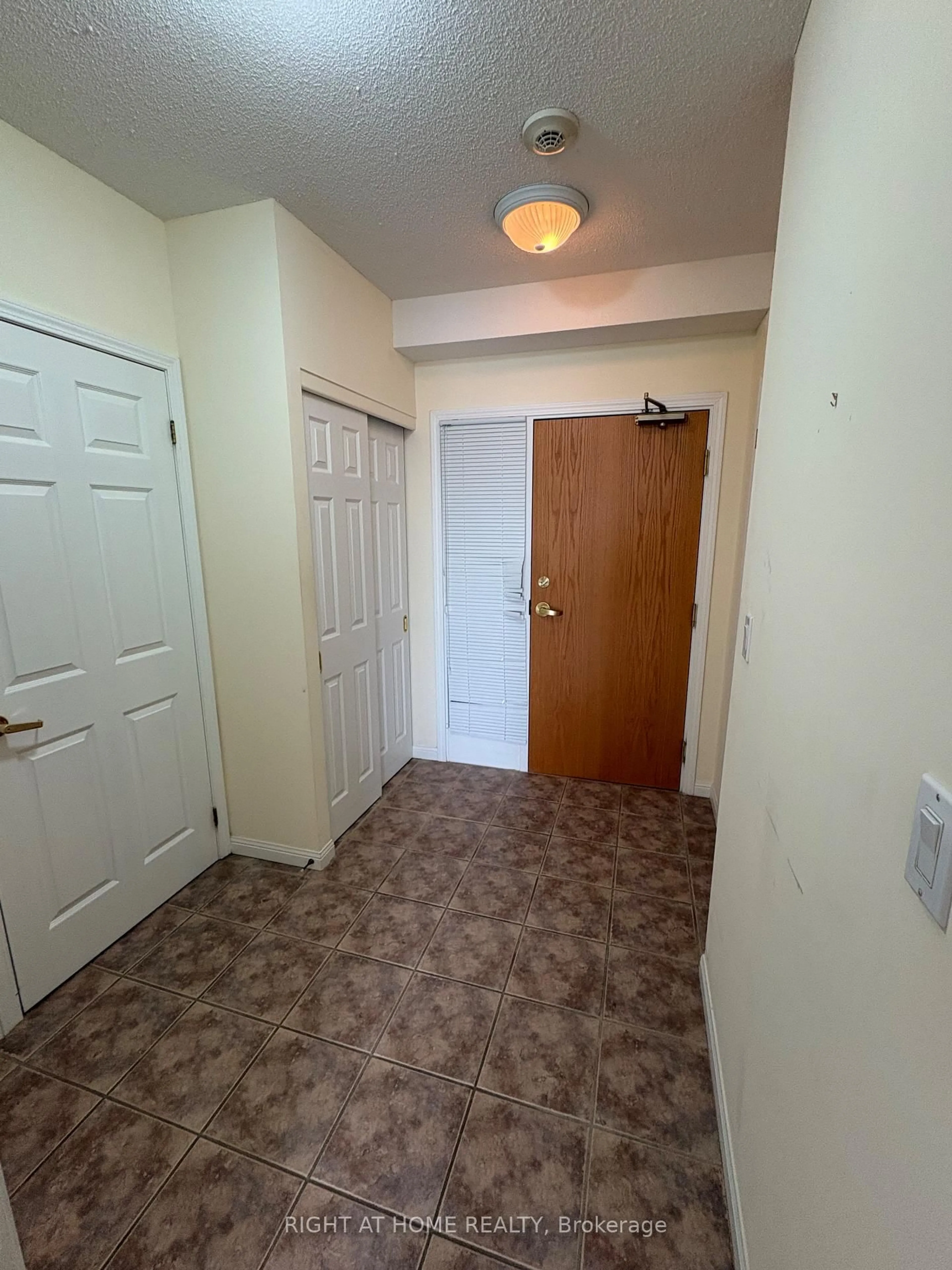 Unknown for 94 Dean Ave #403, Barrie Ontario L4N 0M3